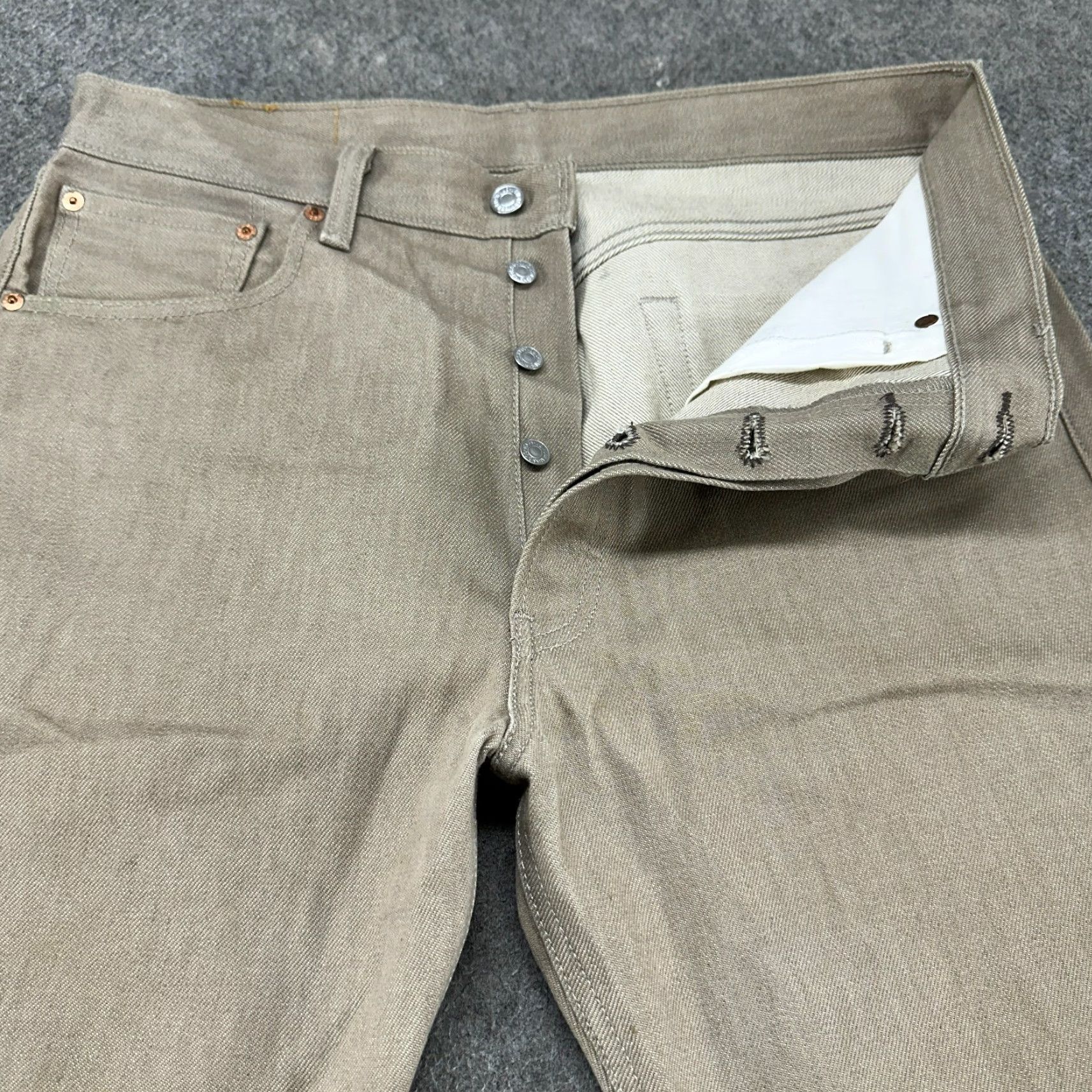 Levi's VINTAGE Levi's 501 Jeans Mens Regular Beige Light Wash Denim Straight Leg 34x32 MENS Regular Size US 34 / EU 50 - 2 Thumbnail