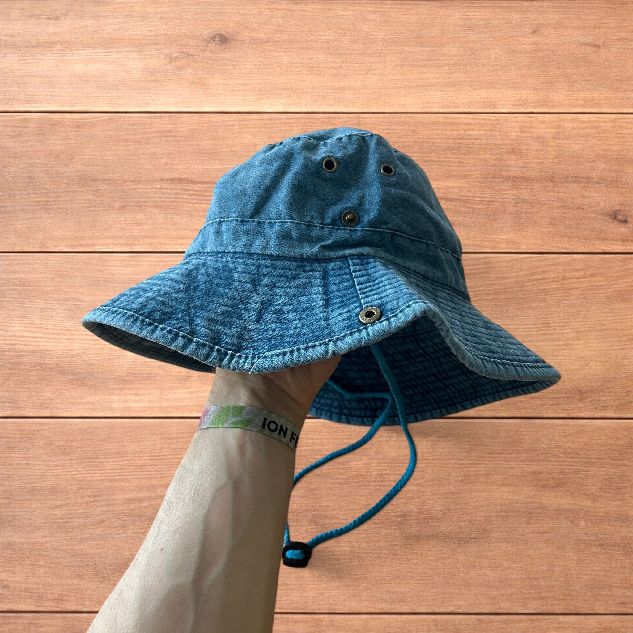 Japanese Brand Vintage style denim fishermans boonie hat in mid blue. Size ONE SIZE - 4 Thumbnail