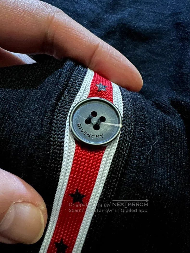 Givenchy Givenchy Slogan badge five-pointed star pure wool cardigan Size US XL / EU 56 / 4 - 8 Thumbnail
