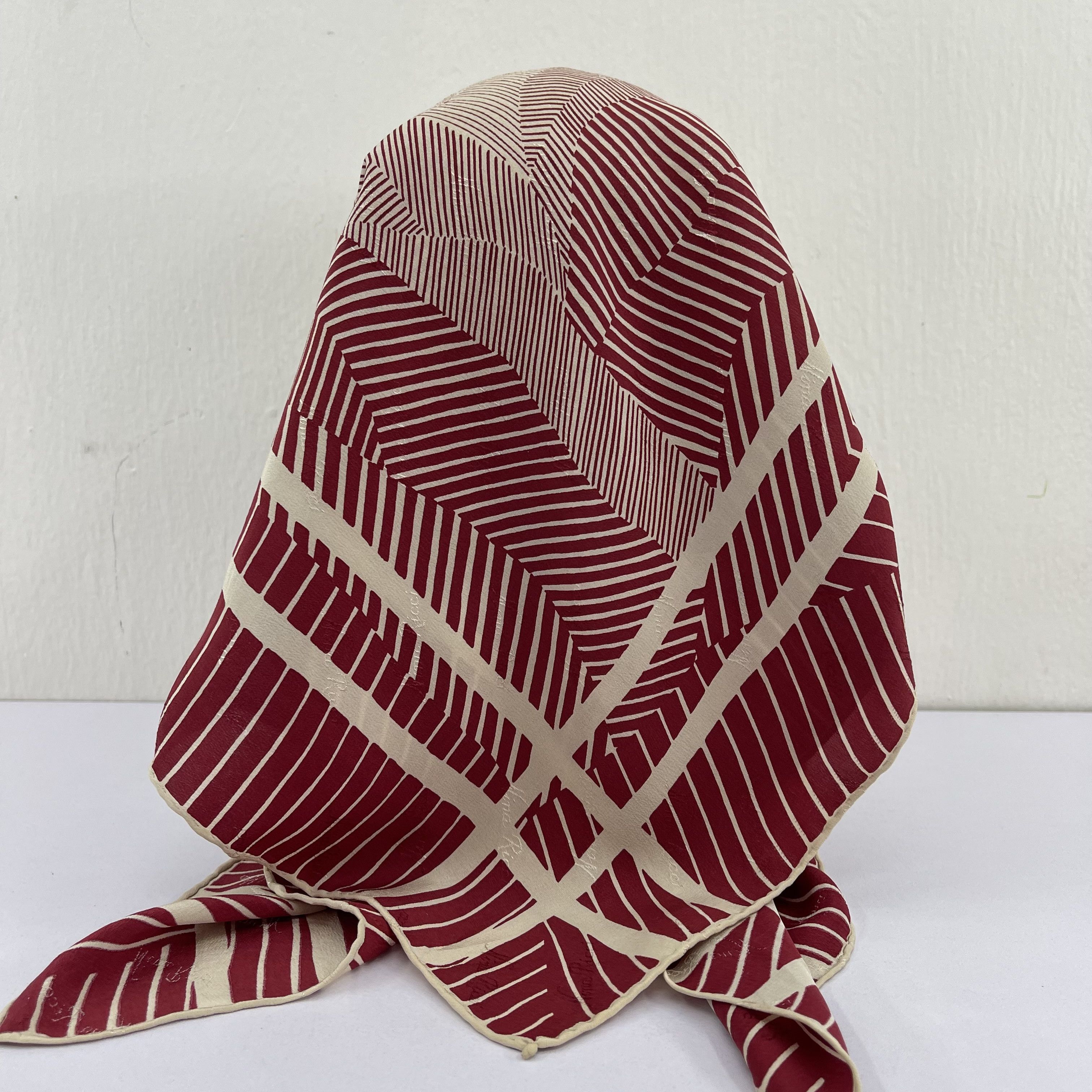 Nina Ricci Vintage Nina Ricci Silk Scarf - S7029 Size ONE SIZE - 4 Thumbnail