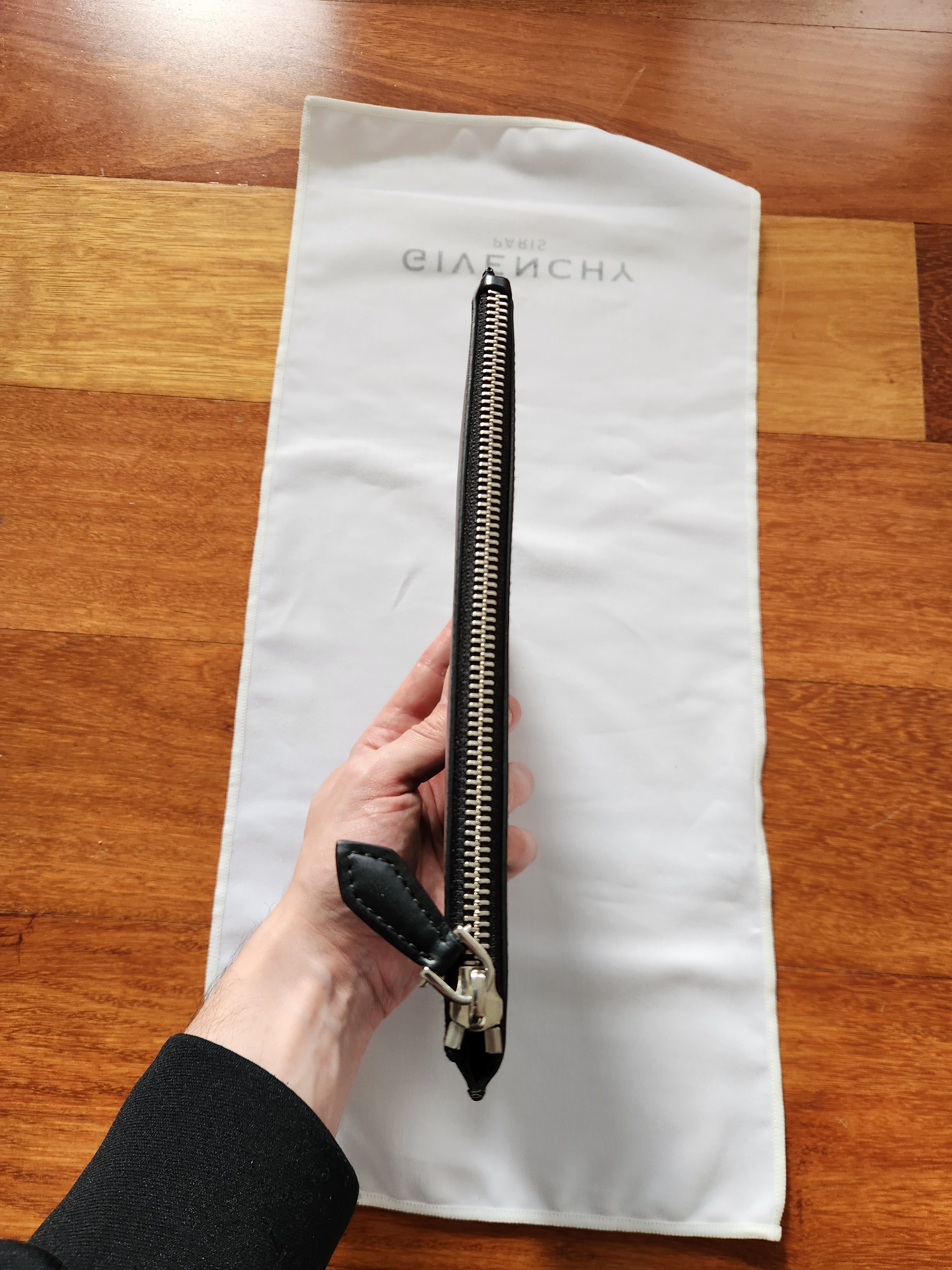 Givenchy Black Givenchy clutch with gold detailing quiet luxury Size ONE SIZE - 4 Thumbnail