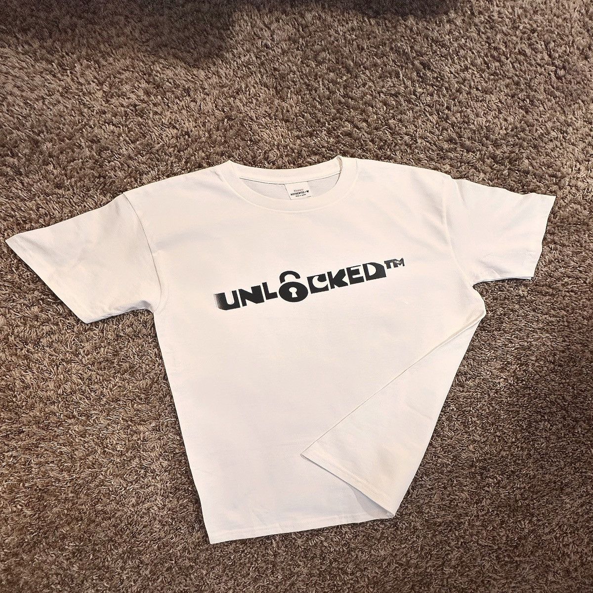 Other "Unlocked" Short Sleeve T-Shirt Size US S / EU 44-46 / 1 - 2 Thumbnail
