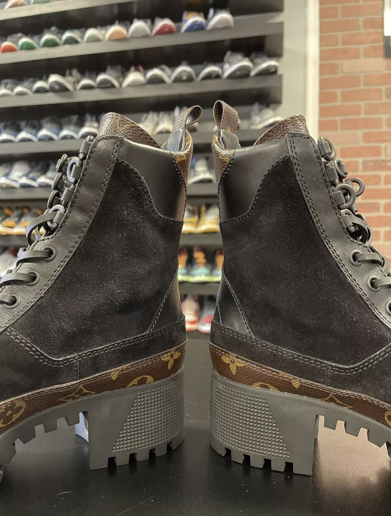 Louis Vuitton Size 5US/35EU - Louis Vuitton Laureate Black Monogram Boots Size US 5 / IT 35 - 7 Thumbnail