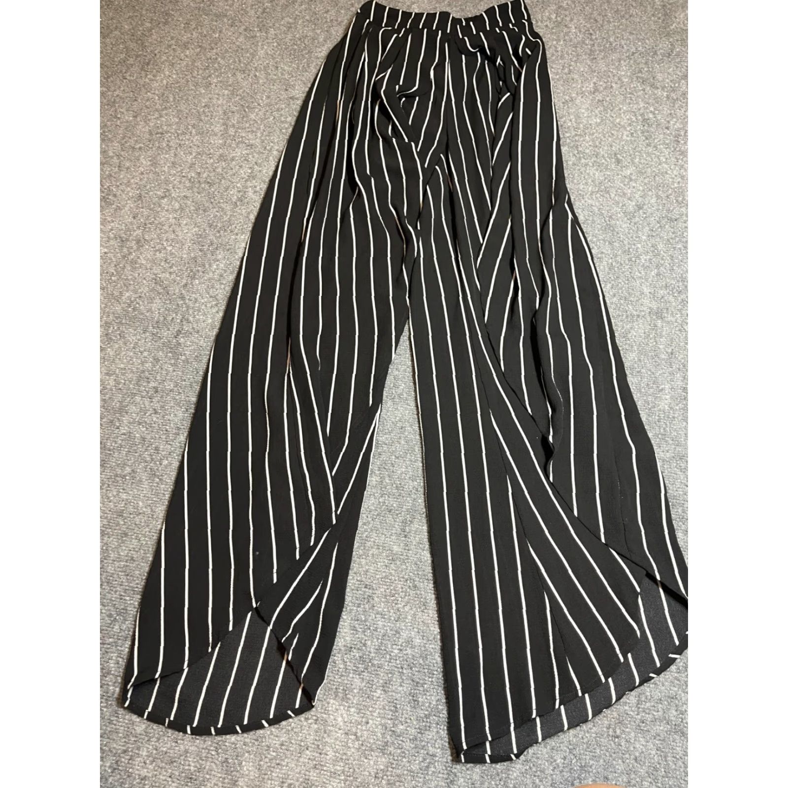 Vintage **White Stretch Black Women's Medium Jogger Pants** User: **White Stretch Black Women's Medium Jogger Pants** Size 32" / US 10 / IT 46 - 2 Thumbnail