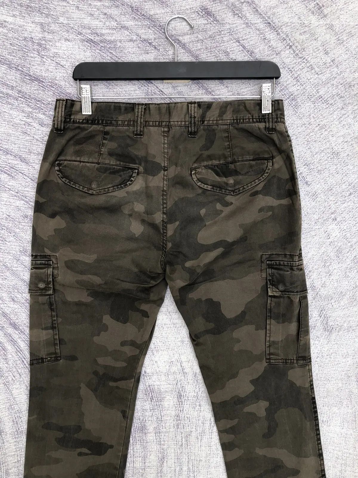 Japanese Brand Cargo Pants Uniqlo X Camo Multipocket Tactical W31 Size US 31 - 9 Thumbnail