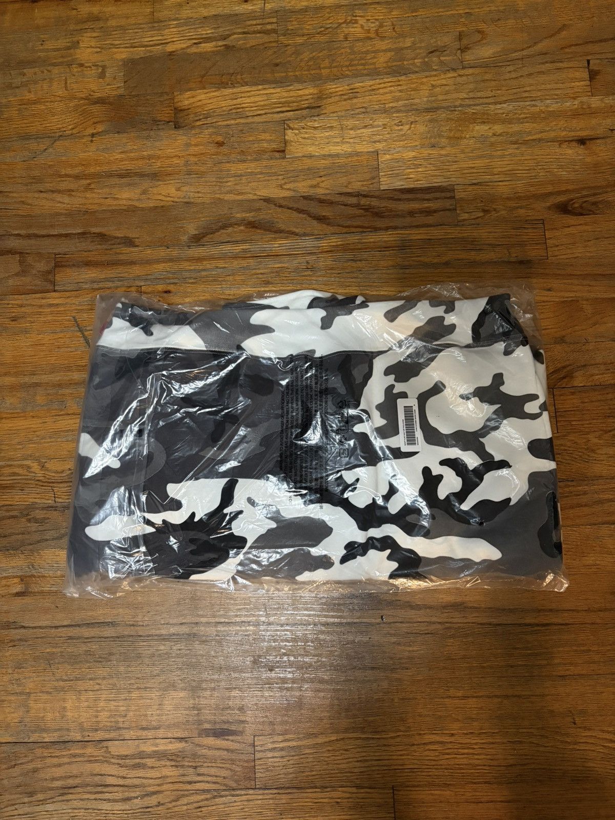 Supreme Supreme Seoul Shop Flag Half Zip Pullover Snow Camo Medium Size US M / EU 48-50 / 2 - 2 Thumbnail