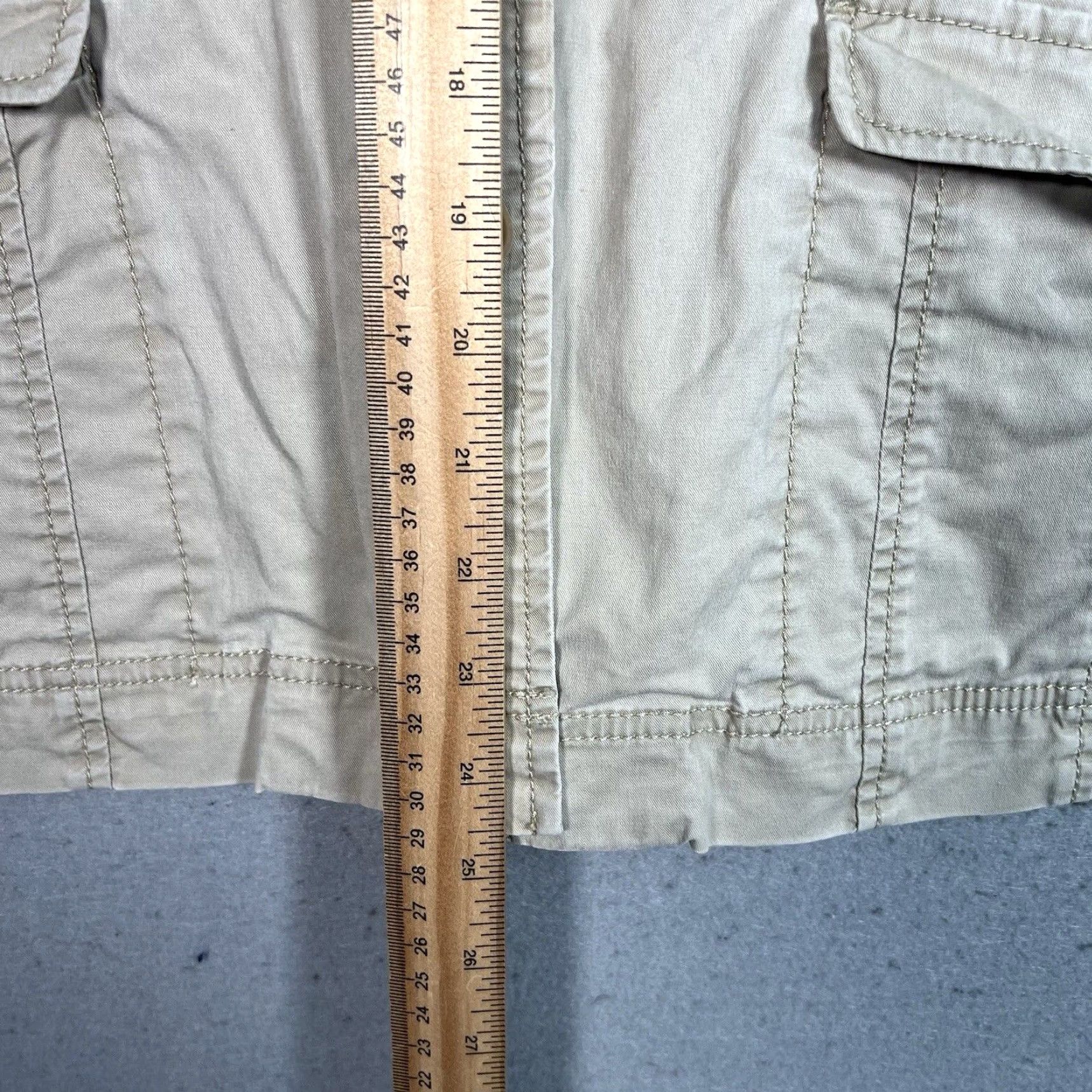 Eileen Fisher Eileen Fisher XS Khaki Ruffle Collar Utility Jacket Lightweight Button Front Womens Jacket XS Beige/Beige Khaki Classic City 90s? Size XS / US 0-2 / IT 36-38 - 3 Thumbnail