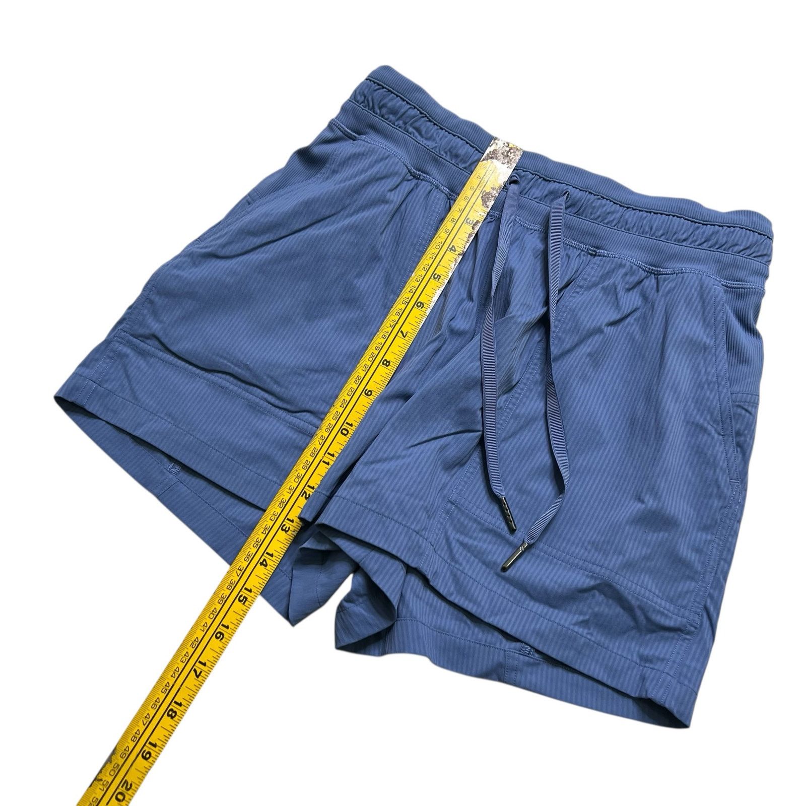 Lululemon Lululemon Women’s Blue Drawstring Athletic Gym Shorts - 4 Size 27" / US 4 / IT 40 - 4 Thumbnail
