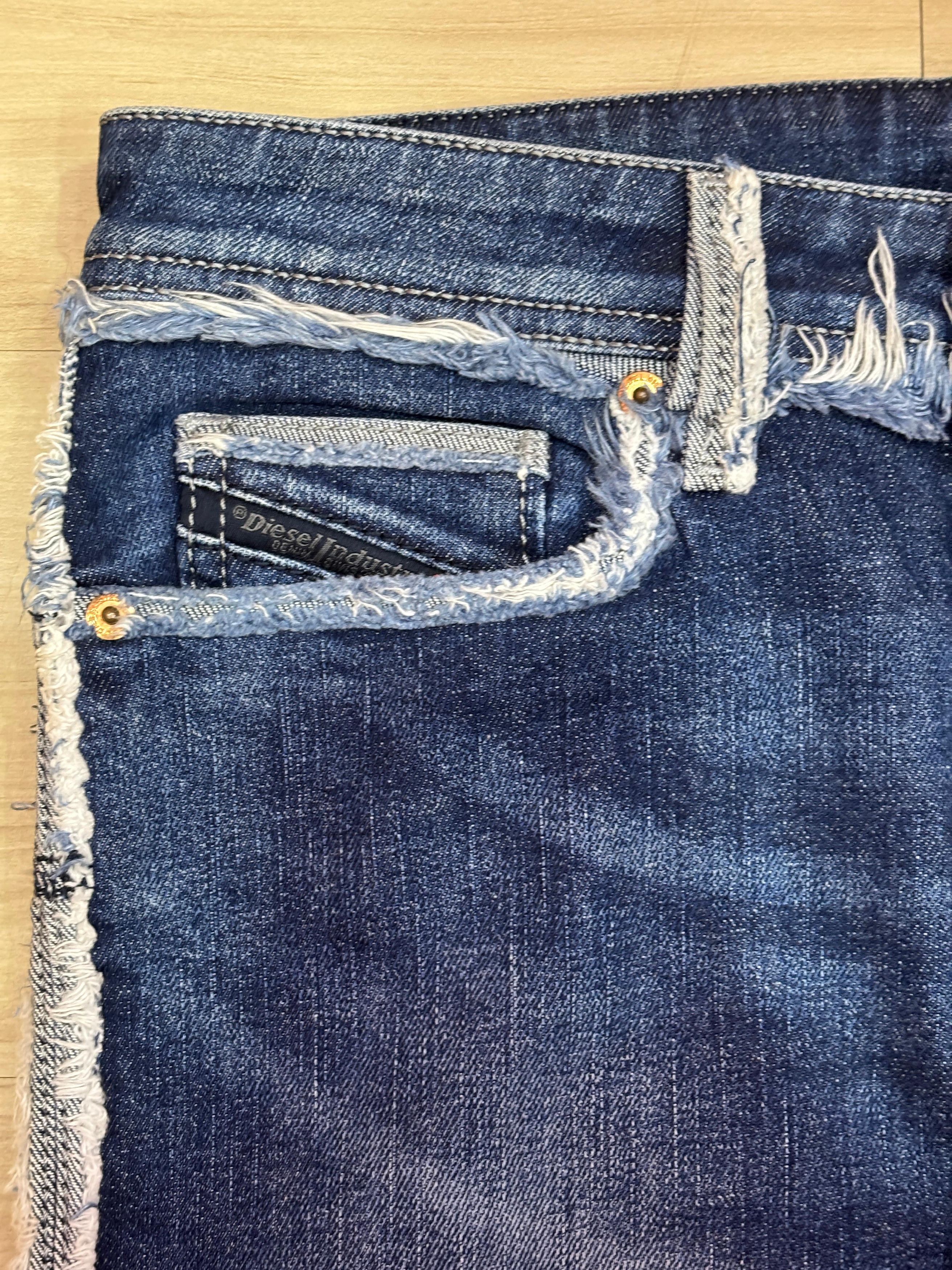 Diesel Diesel Frayed seam Jean (runs small) Button front- slim leg Size 27" / US 4 / IT 40 - 4 Thumbnail