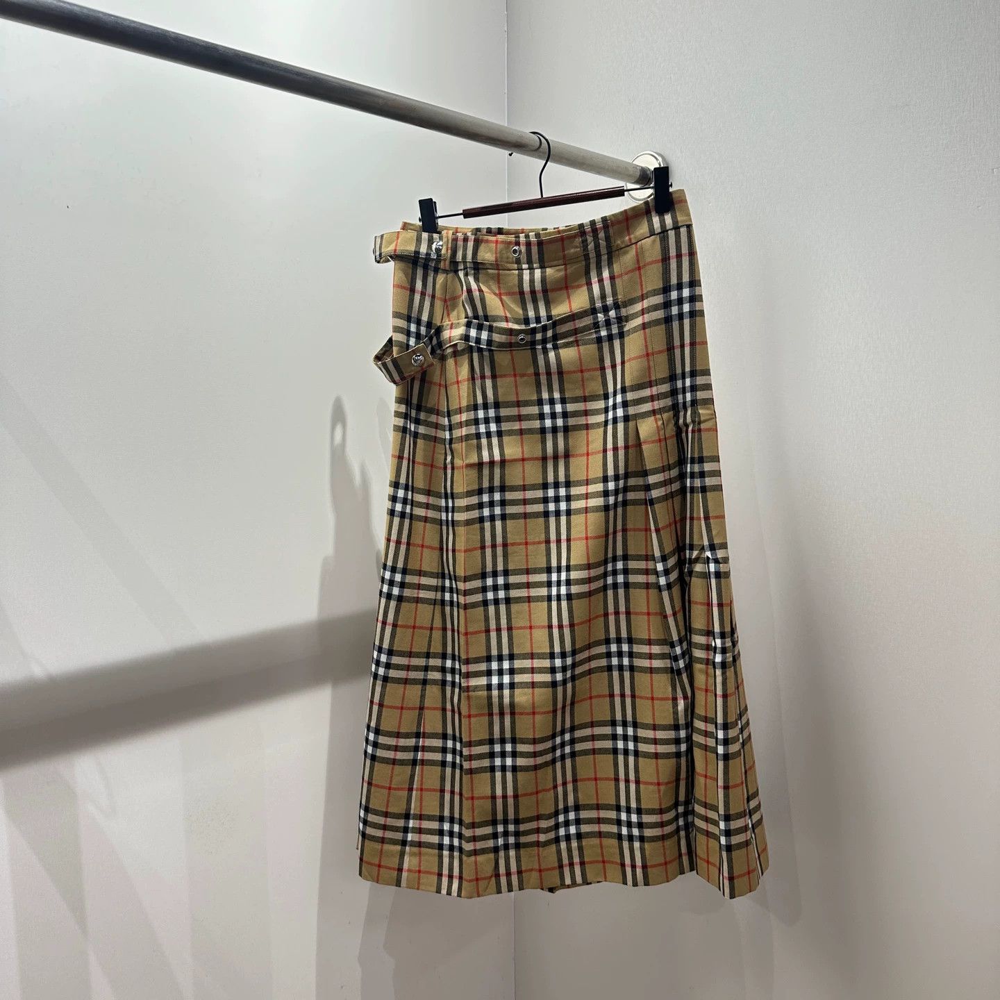 Burberry Burberry Belted Check Skirt 38 Size 27" / US 4 / IT 40 - 2 Thumbnail