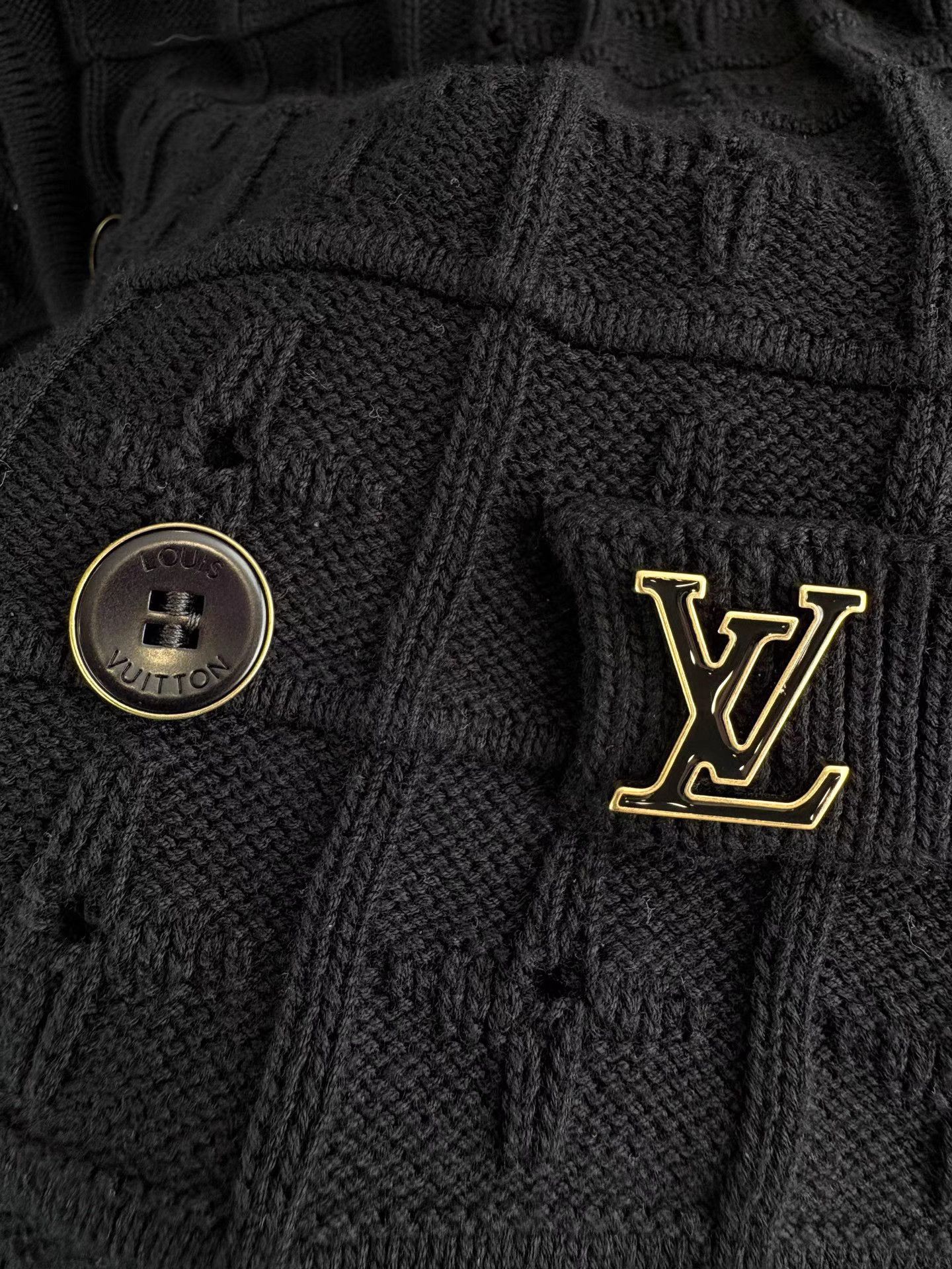 Louis Vuitton LOUIS VUITTON LV25 New Double-Breasted Cardigan Size US XXL / EU 58 / 5 - 3 Thumbnail