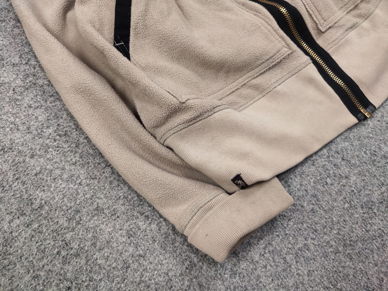Gotcha Vintage 90's Gotcha Beige Fleece Zip Logo Pocket Hoodie Size US L / EU 52-54 / 3 - 6 Thumbnail