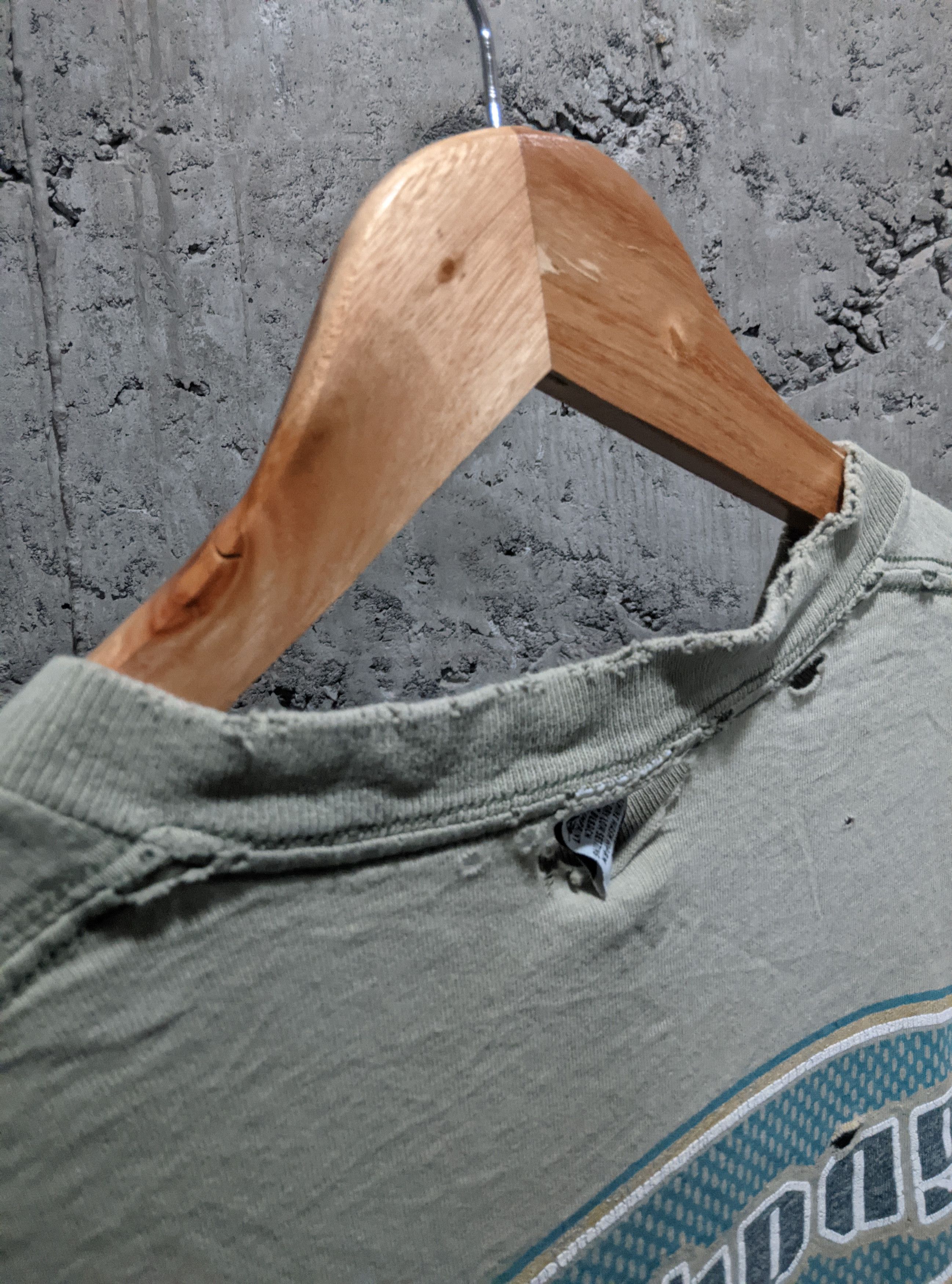 Vintage Vintage 90s very thrashed billabong surf tshirt Size US L / EU 52-54 / 3 - 7 Thumbnail