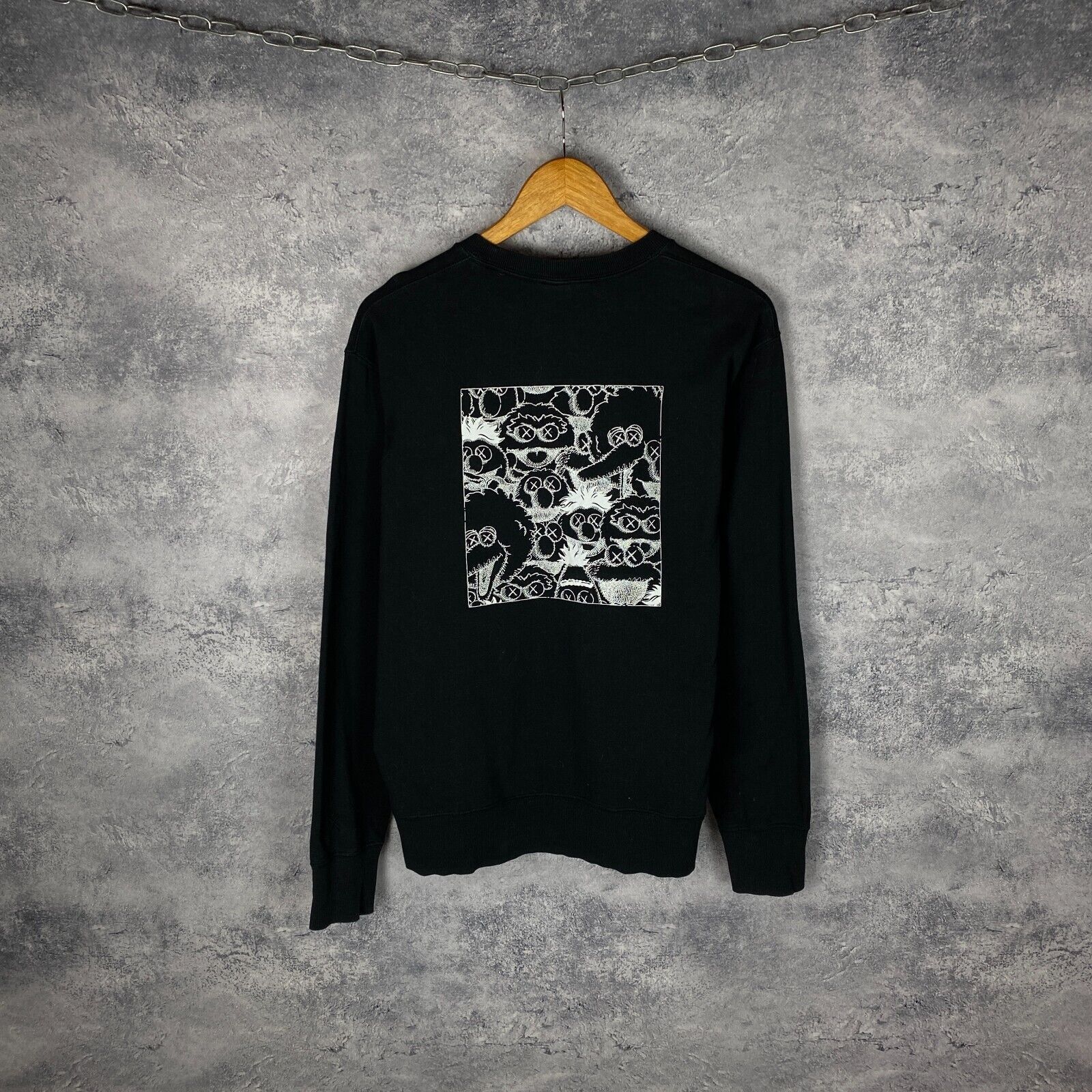 Uniqlo Uniqlo Kaws Sesame Street Sweatshirt Men's Size M Black ` Size US M / EU 48-50 / 2 - 6 Thumbnail