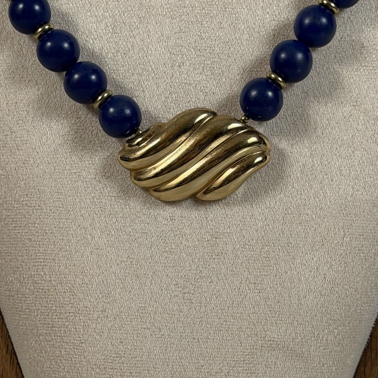 Vintage VTG 1981 Avon Chunky Pendant Necklace 18" Royal Azure Beaded Size ONE SIZE - 3 Thumbnail