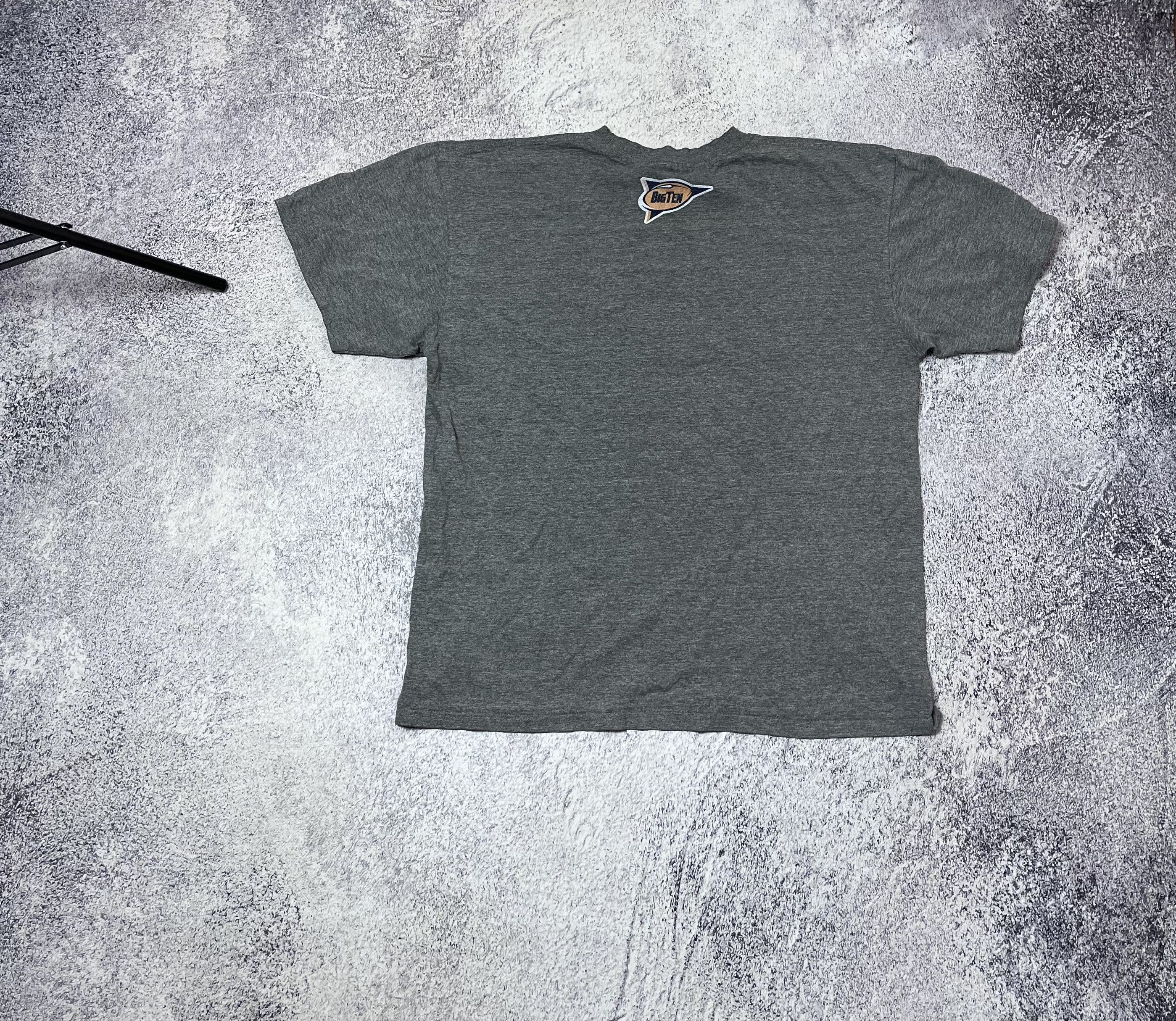 Nike × Vintage Vintage men’s T-shirt Nike Team sport ILLINOIS FOOTBALL Size US XL / EU 56 / 4 - 16 Thumbnail