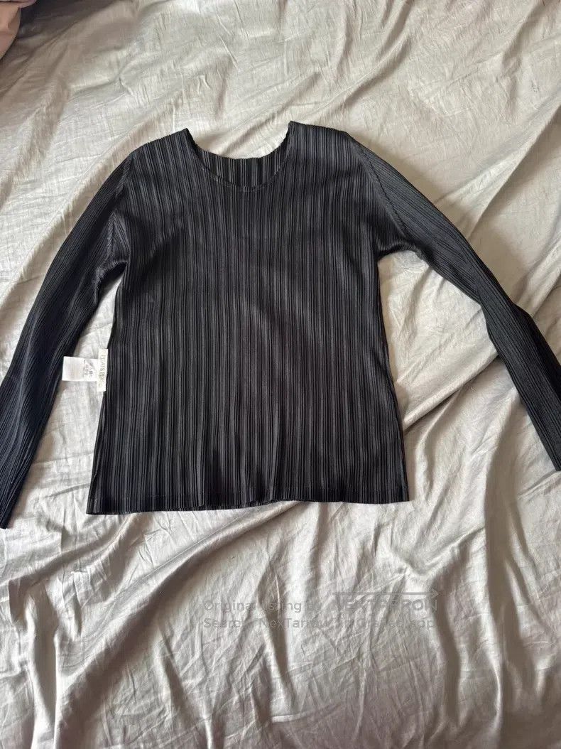 Issey Miyake Issey Miyake Black Ruched Long-sleeve Top Size L / US 10 / IT 46 - 1 Thumbnail