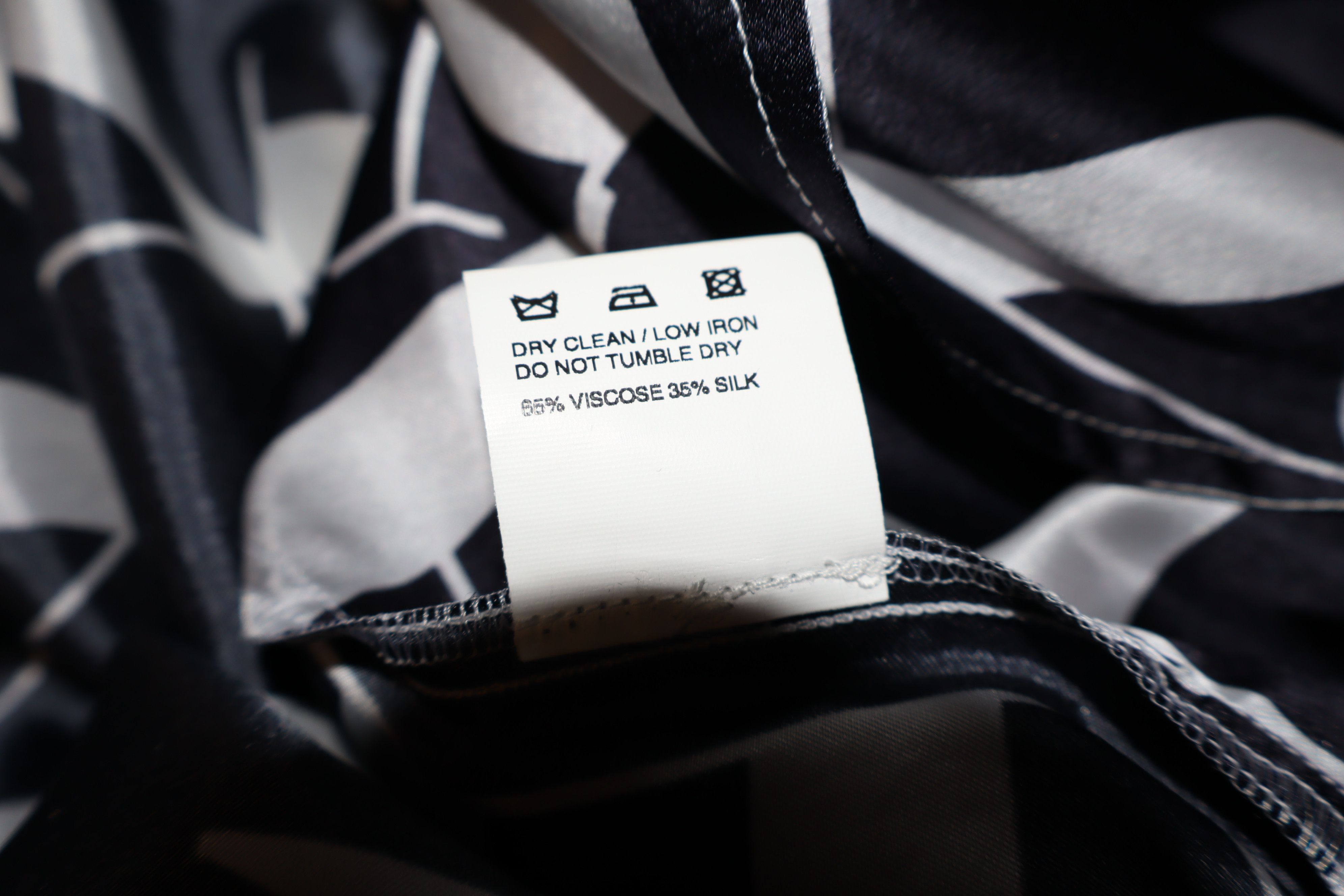 Jacquemus "La Riviera" silk shirt Size XXS / US 00 / IT 34 - 10 Thumbnail