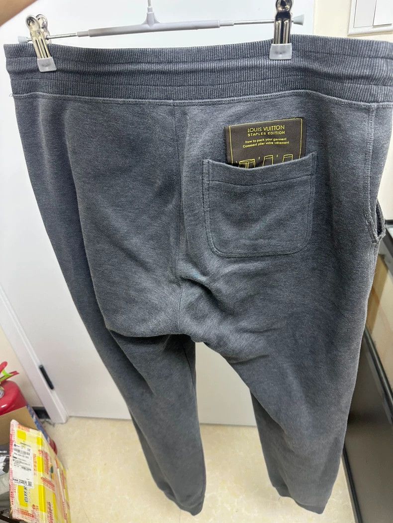 Louis Vuitton Louis Vuitton size m Grey sweatpants Size US 28 / EU 44 - 2 Thumbnail