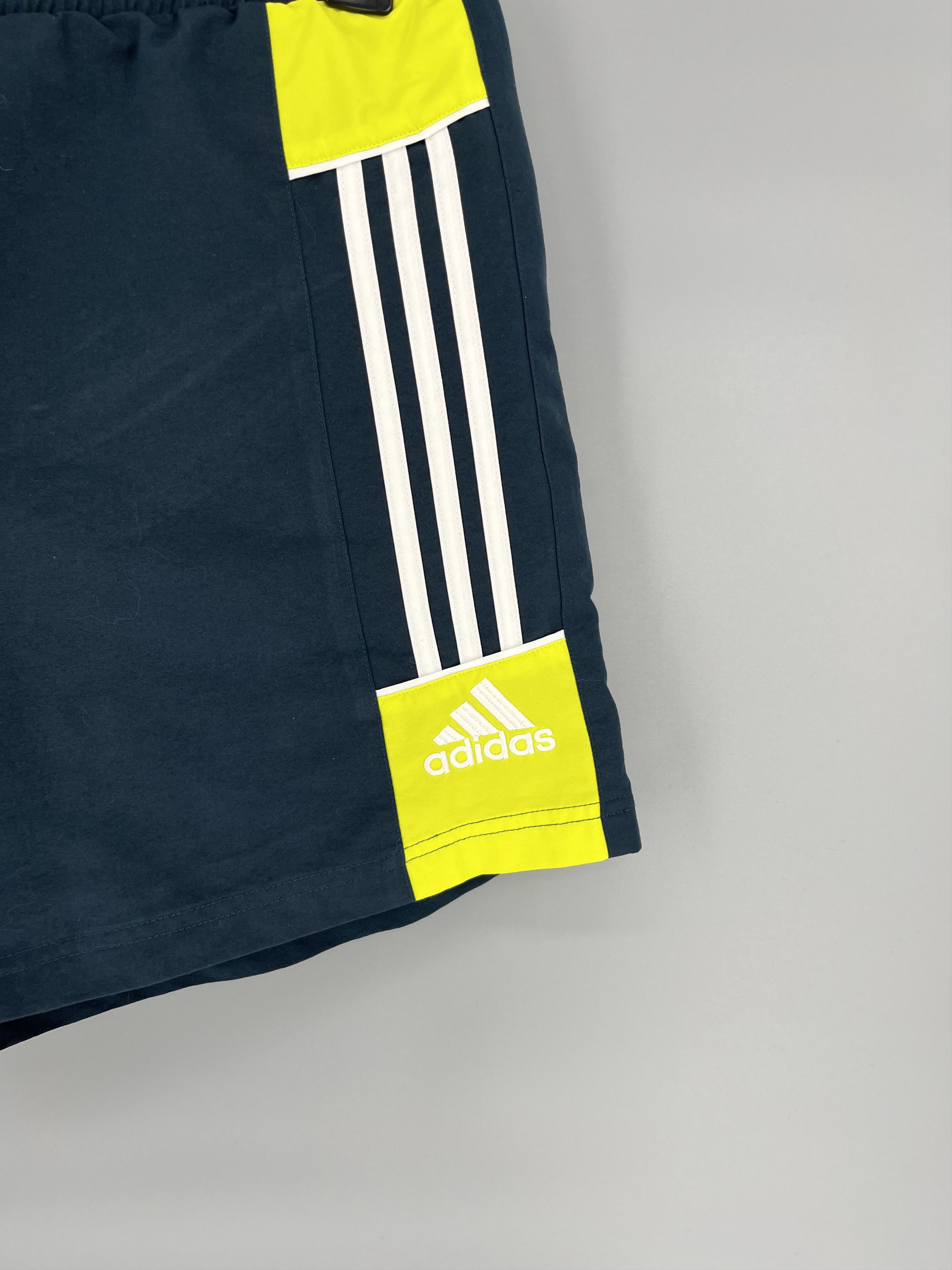 Adidas × Vintage Vintage Y2K Adidas Stripes Shorts Streetwear Fashion Size US 34 / EU 50 - 4 Thumbnail