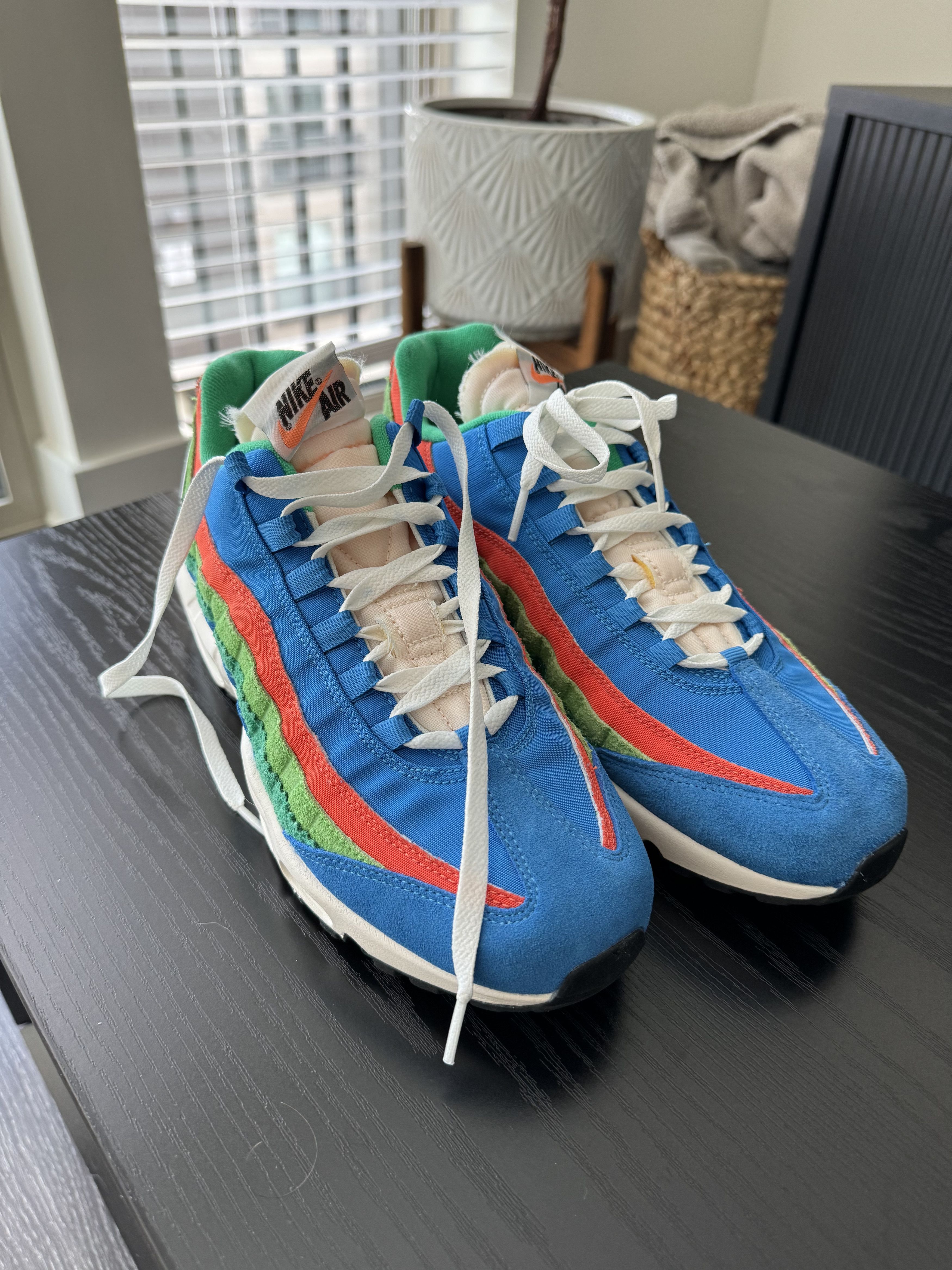 image of Nike Air Max 95 Se (Size 11 Mens) Shoes in Blue/Black/Roma, Men's