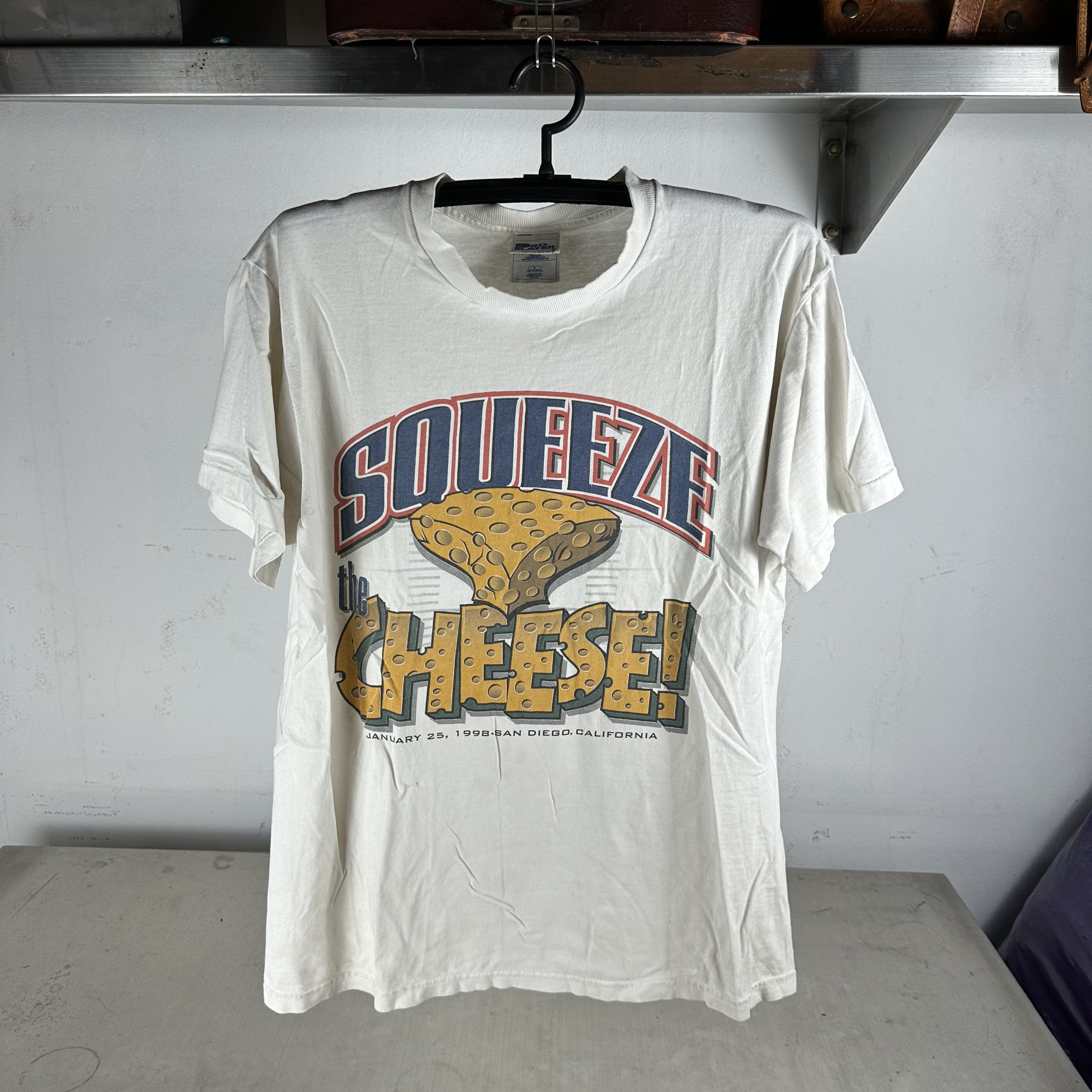Vintage Vintage 1998 New England Patriots Squeeze Cheese NFL T-shirt Size US L / EU 52-54 / 3 - 1 Thumbnail
