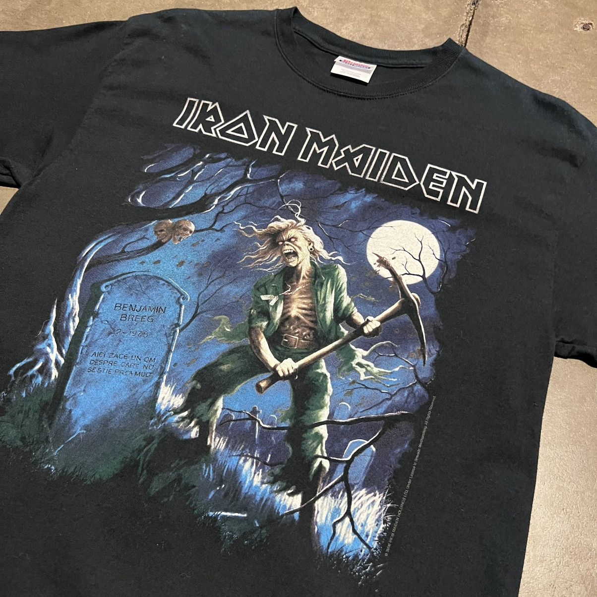 Iron Maiden Vintage Iron Maiden Band Tee Here Lies a Man Y2K Grunge Punk Size US M / EU 48-50 / 2 - 3 Thumbnail