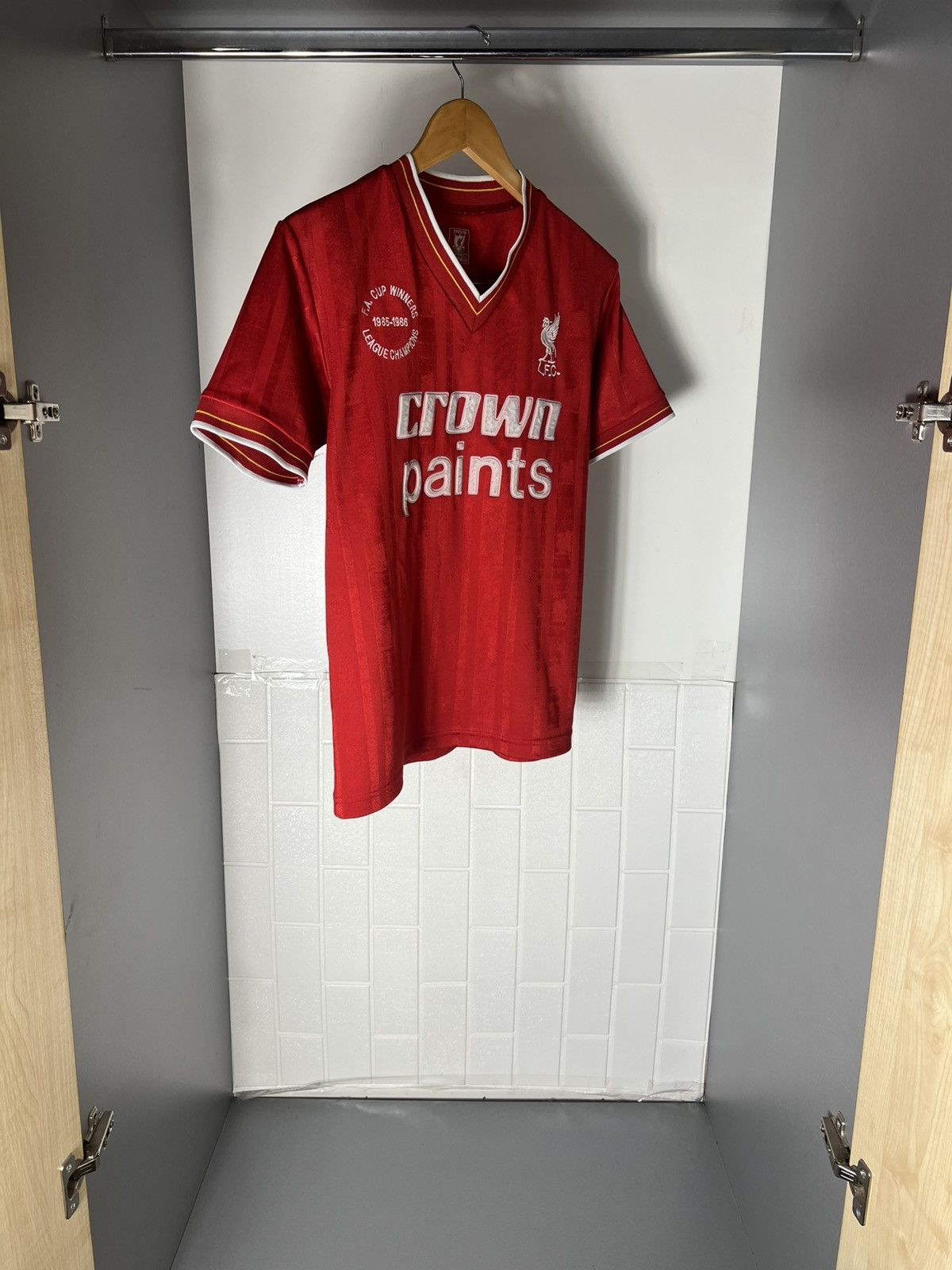 Vintage VERY RARE FC LIVERPOOL ENGLAND SOCCER JERSEY RETRO Y2K 90s Size US S / EU 44-46 / 1 - 6 Thumbnail