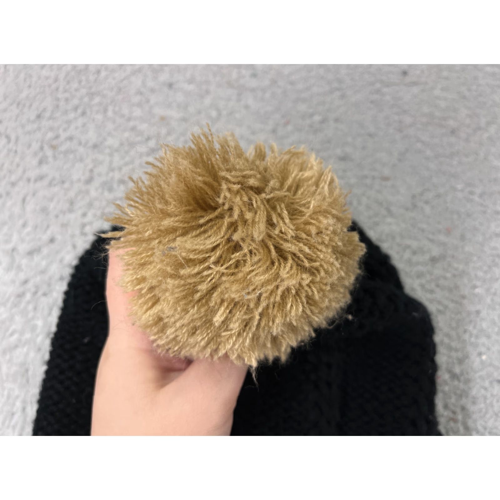 Forever 21 Forever Discrete On Top Beanie Toque Adult One Size Black Knit Acrylic Ski Pom Hat Beanie Mens Womens Unisex Adults Size US M / EU 48-50 / 2 - 3 Thumbnail
