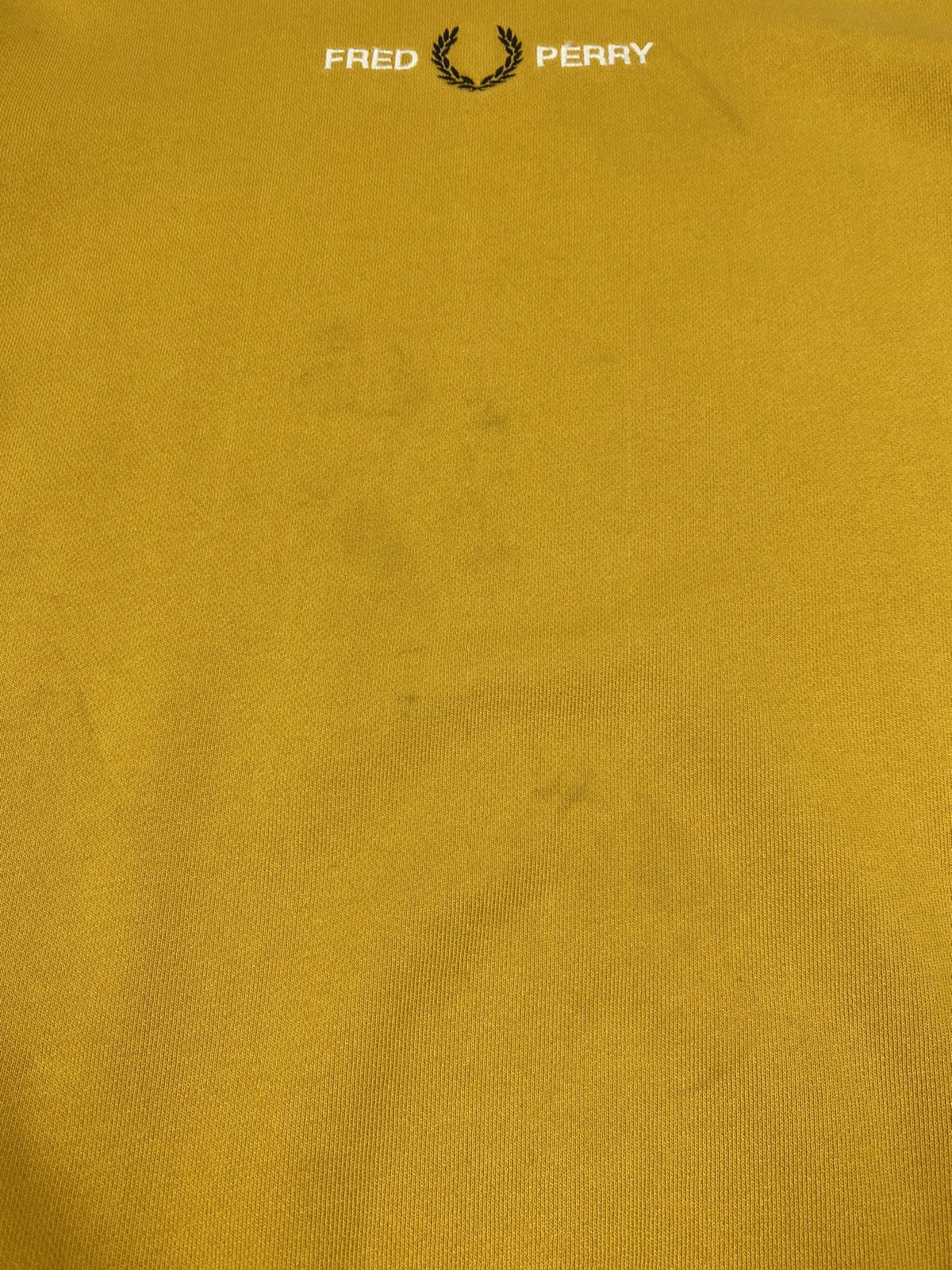 Fred Perry Fred Perry Embroidered Center Logo Distressed Sweatshirt Size US M / EU 48-50 / 2 - 7 Thumbnail