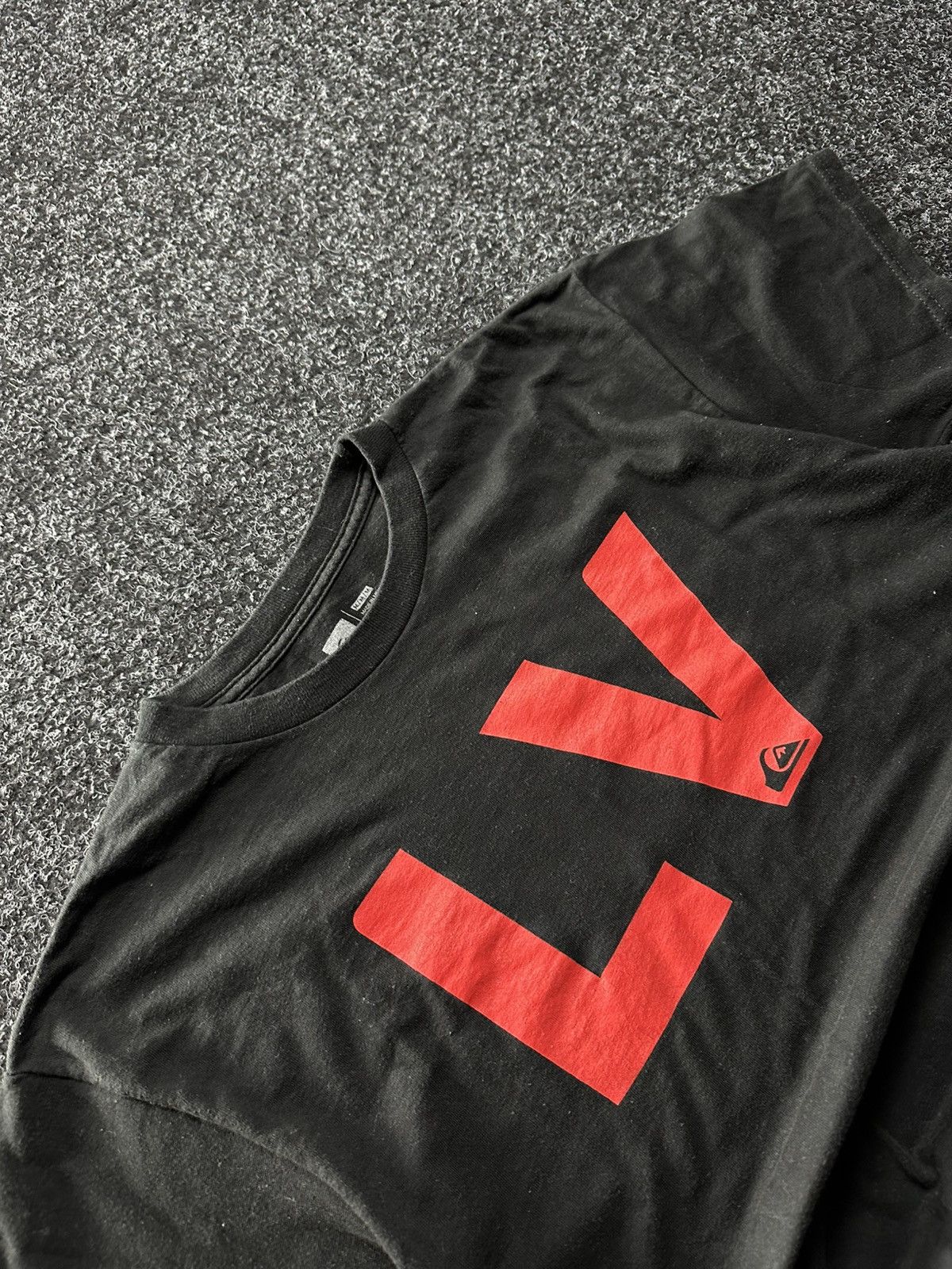 Quiksilver 🚨 VINTAGE BIG LOGO LV QUICKSILVER black faded SURF Y2K RARE Size US M / EU 48-50 / 2 - 3 Thumbnail