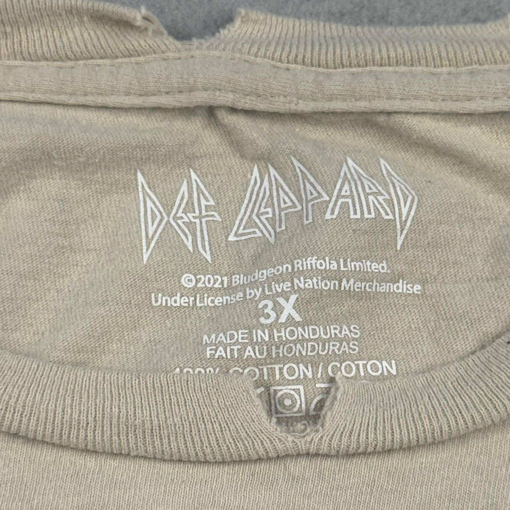 Vintage VINTAGE Def Leppard Shirt Mens 3X Plus Beige Distressed Leopard Band Tee Live Nation Size US XXL / EU 58 / 5 - 6 Thumbnail