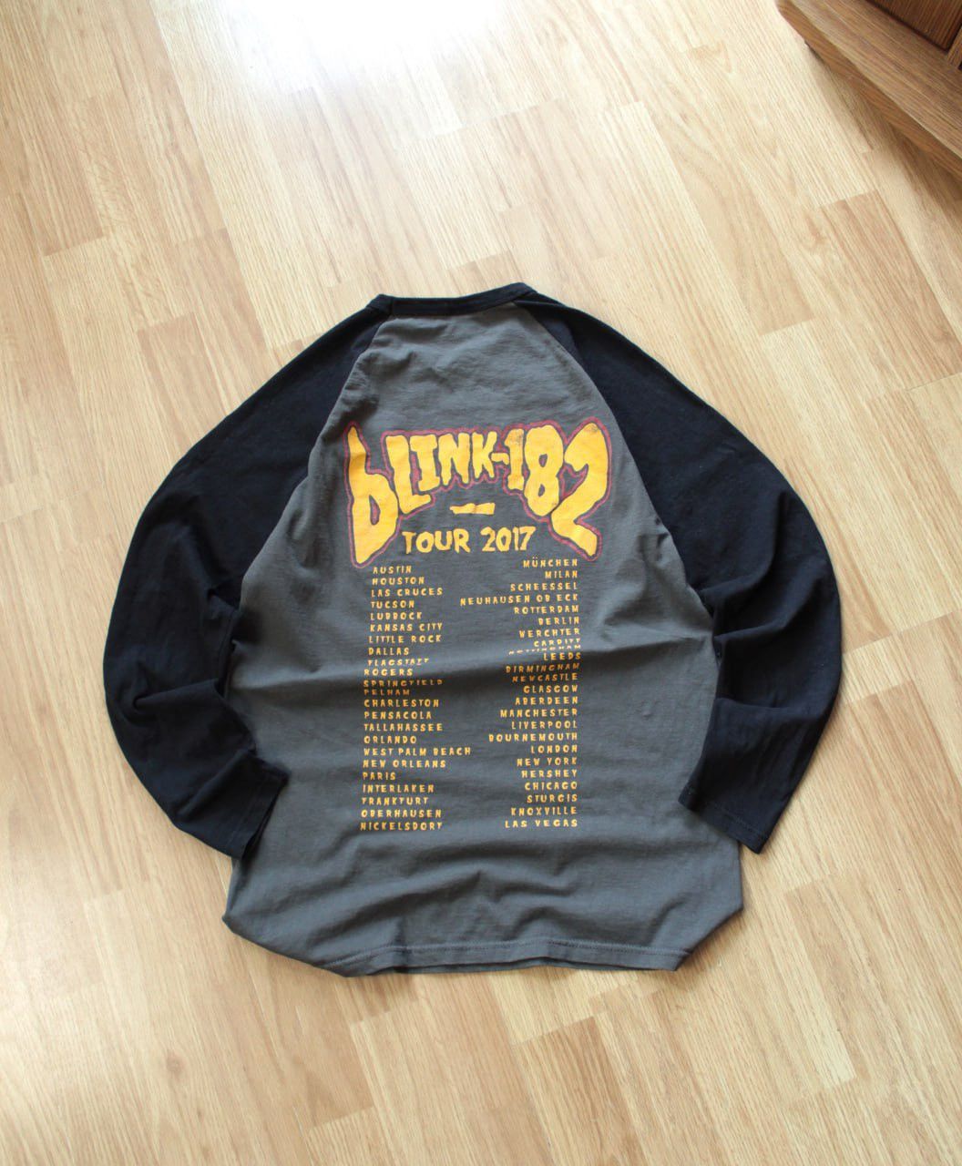 Band Tees 🔥 Blink 182 Crappy Punk Rock Tour 2017 Long Sleeve T Shirt Size US S / EU 44-46 / 1 - 2 Thumbnail