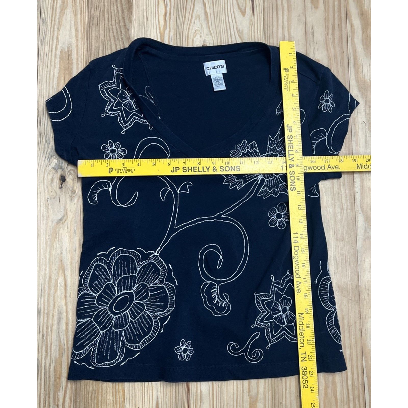 Chicos Chico’s Size 1 Large Navy Cotton Embroidered Flowers T-Shirt Size XS / US 0-2 / IT 36-38 - 6 Thumbnail