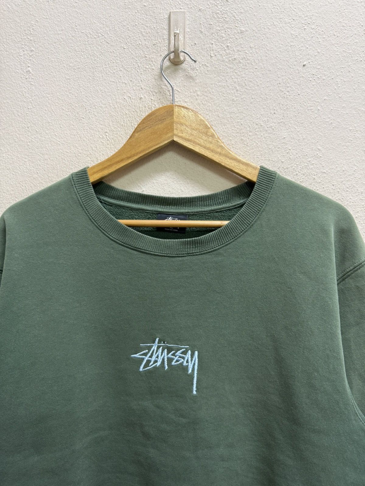 Stussy Stussy Emdroidery Center Logo Distressed Sweatshirt Size US XL / EU 56 / 4 - 22 Thumbnail