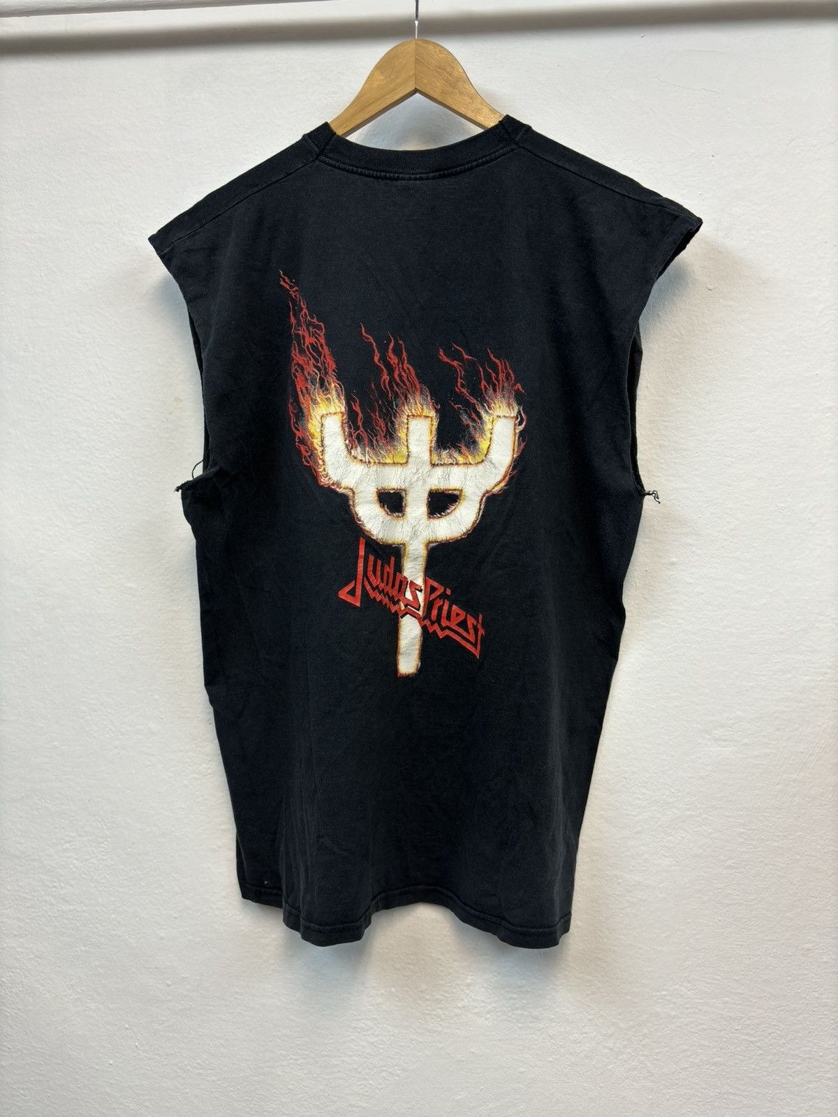 Band Tees × Vintage 2004 Judas Priest Graphic Tour T Shirt XL Sleeveless Band Size US XL / EU 56 / 4 - 2 Thumbnail