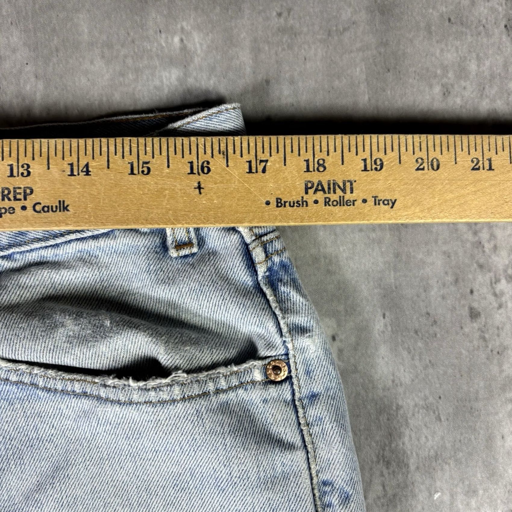 Levi's VINTAGE Levi's 550 Jeans Blue Light Wash Straight Mens 34x33 90s USA Size US 34 / EU 50 - 3 Thumbnail