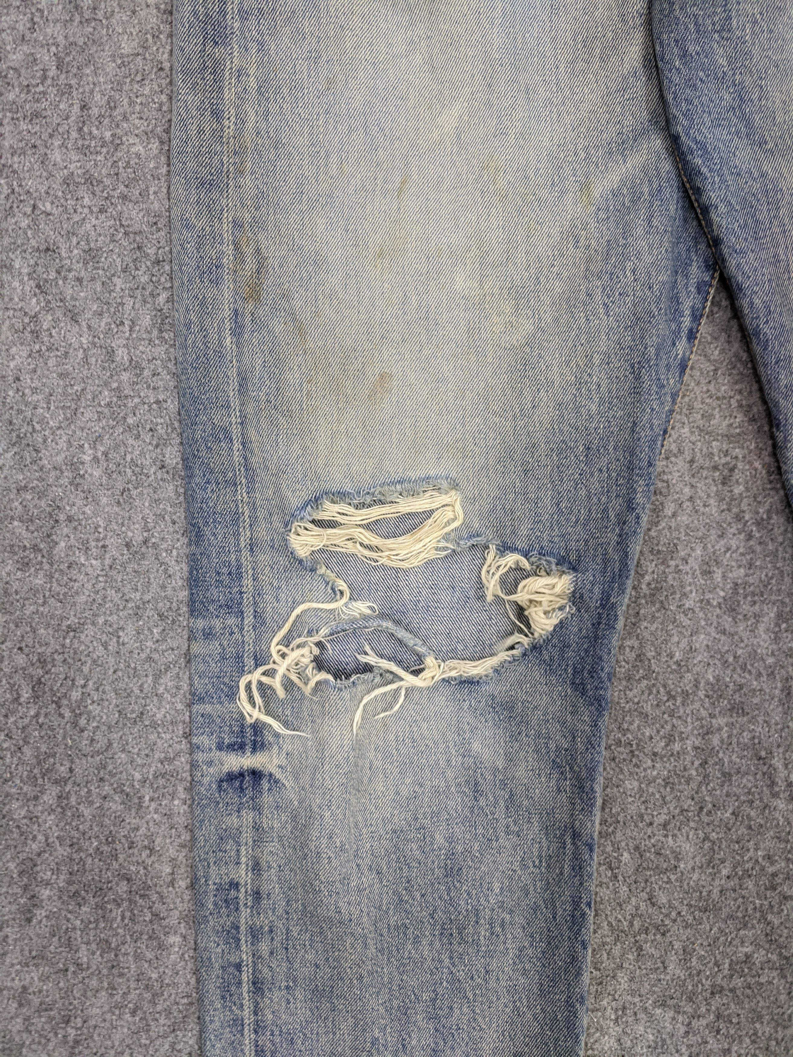 Levi's × Vintage Vintage Distressed Levis 501 Faded Blue Jeans 33x33 Size US 33 - 14 Thumbnail
