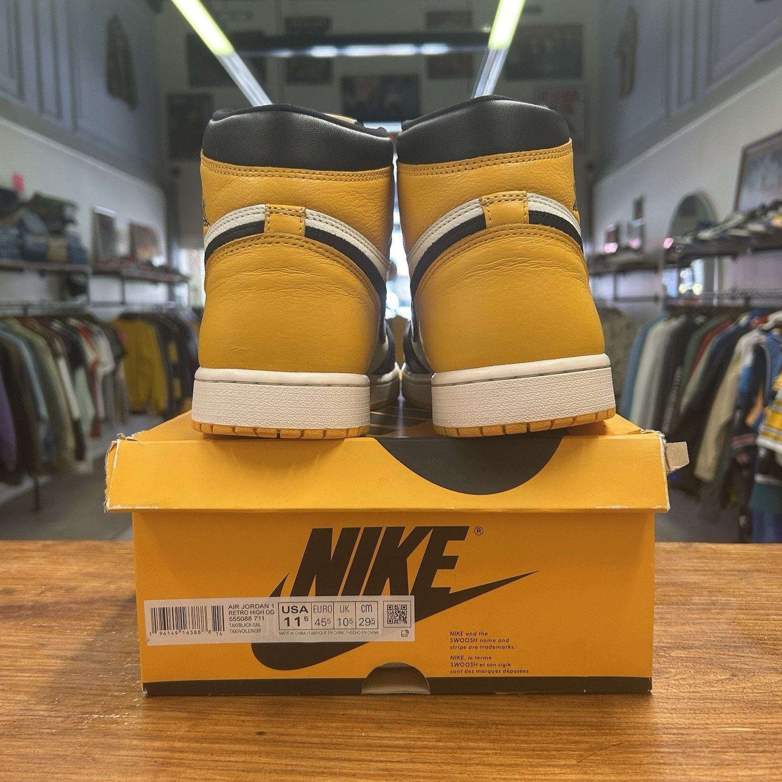 Jordan Brand Size 11.5 - Jordan 1 Retro OG High Yellow Toe Lightly Worn Size US 11.5 / EU 44-45 - 6 Thumbnail