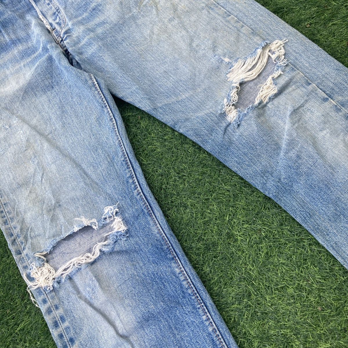 Levi's VINTAGE 60s LEVI’S 501 SELVEDGE BUTTON 6 DISTRESSED JEANS Size US 30 / EU 46 - 6 Thumbnail