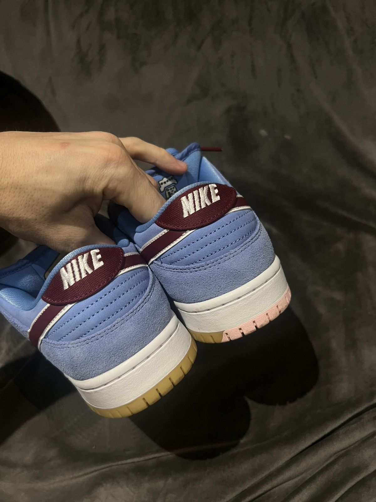 Nike SB SB Dunk Low Philadelphia Phillies Size US 7 / EU 40 - 4 Thumbnail