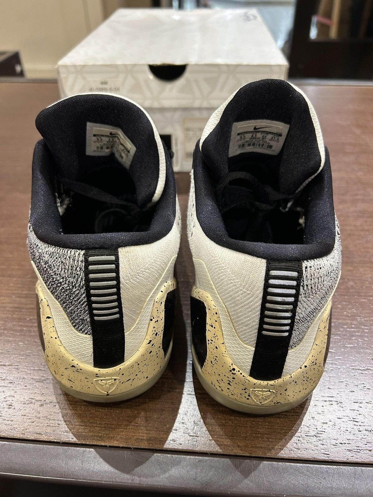 Kobe 9 Customization: Airbrushing Sneaker Art, image size:1200x1600