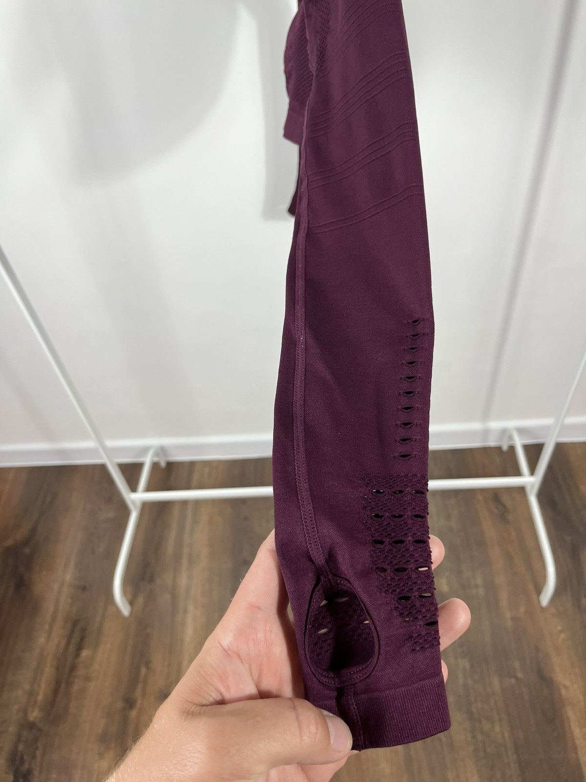 Gymshark Gymshark Women’s Flex Seamless Long Sleeve Crop Top XS Plum Size XS / US 0-2 / IT 36-38 - 9 Thumbnail