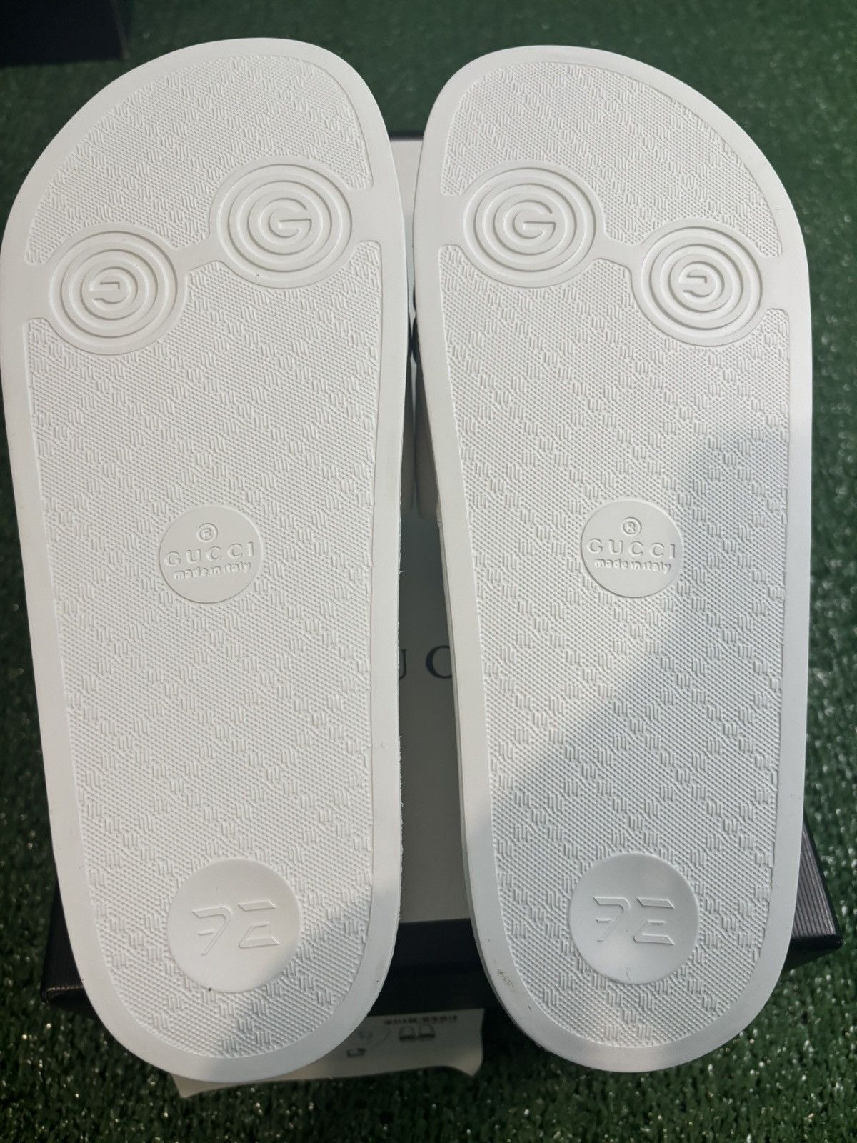 Gucci Gucci Original Rubber Slides Size US 7 / EU 40 - 2 Thumbnail