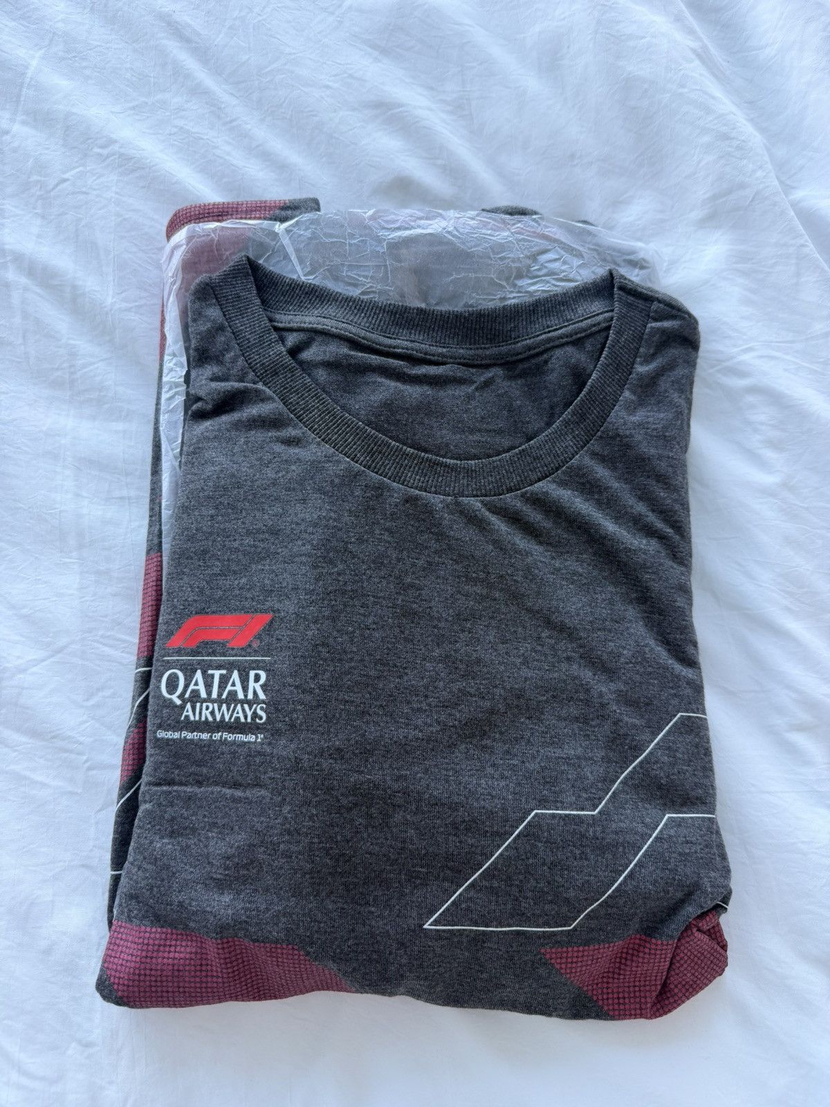 Formula 1 Rare Formula 1 x Qatar Airways Shirt Size US M / EU 48-50 / 2 - 3 Thumbnail