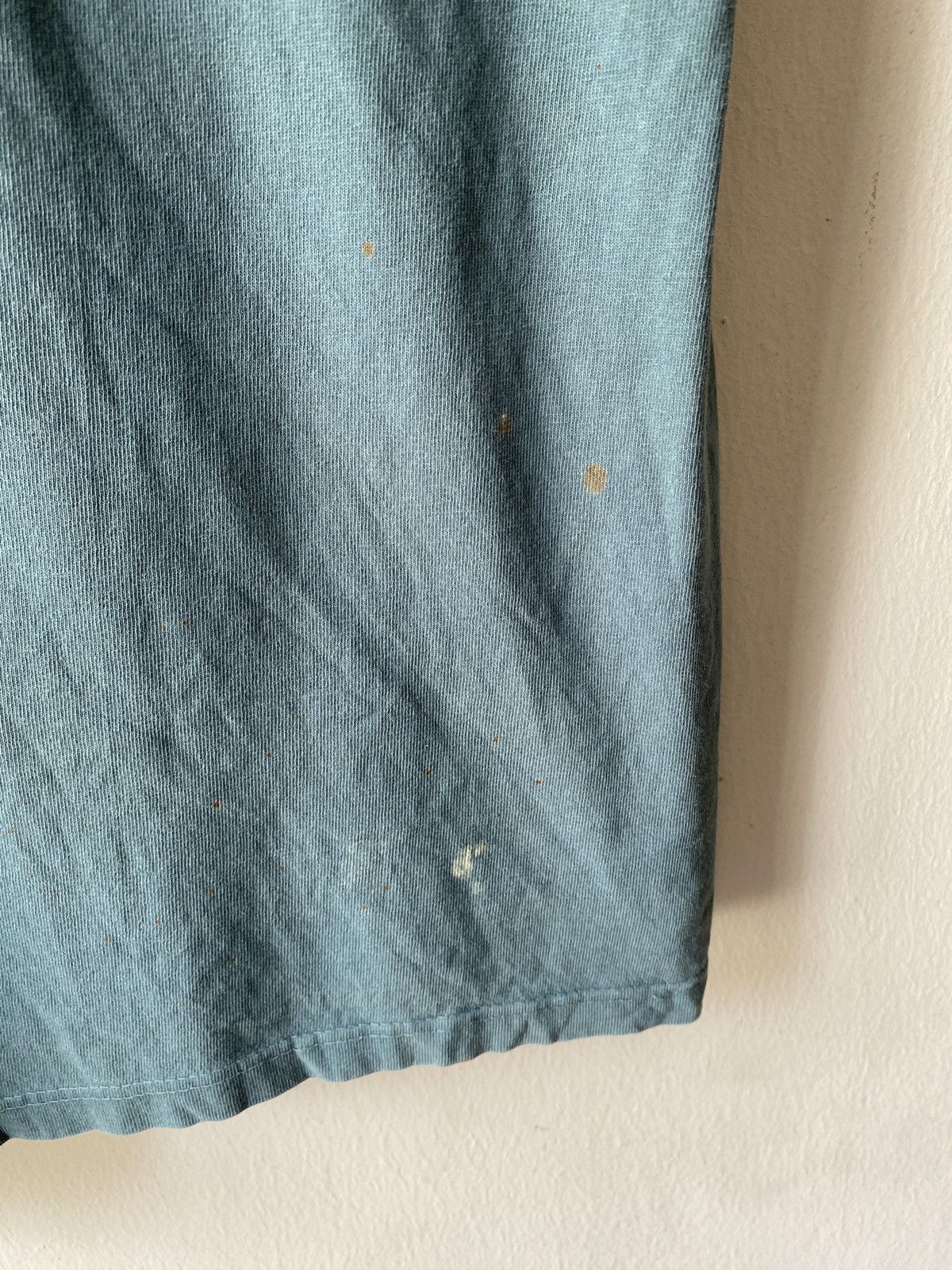 Guess × Vintage Vintage 90’s Guess Centre Logo Distressed T Shirt Size US L / EU 52-54 / 3 - 10 Thumbnail