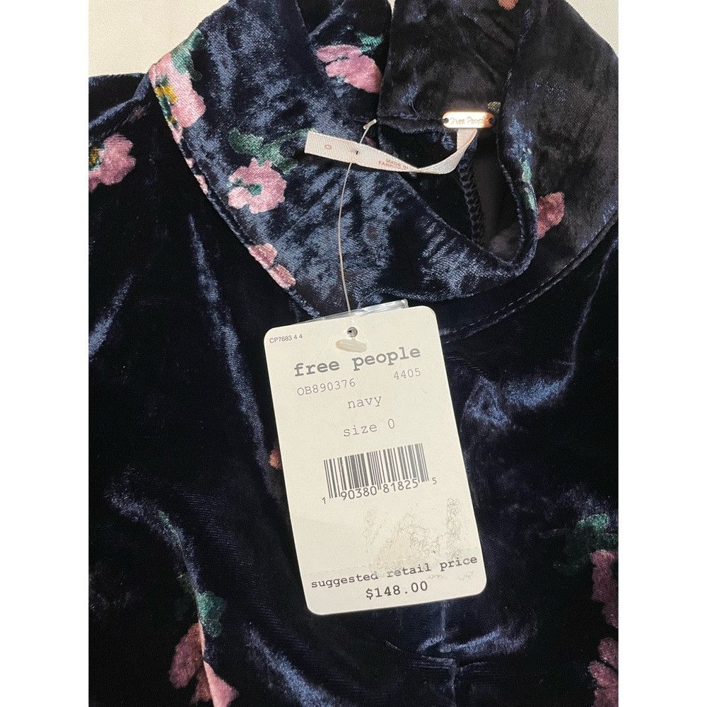Free People NWT New $148 FREE PEOPLE Be My Baby Velvet Mini Navy Floral Size XS / US 0-2 / IT 36-38 - 7 Thumbnail