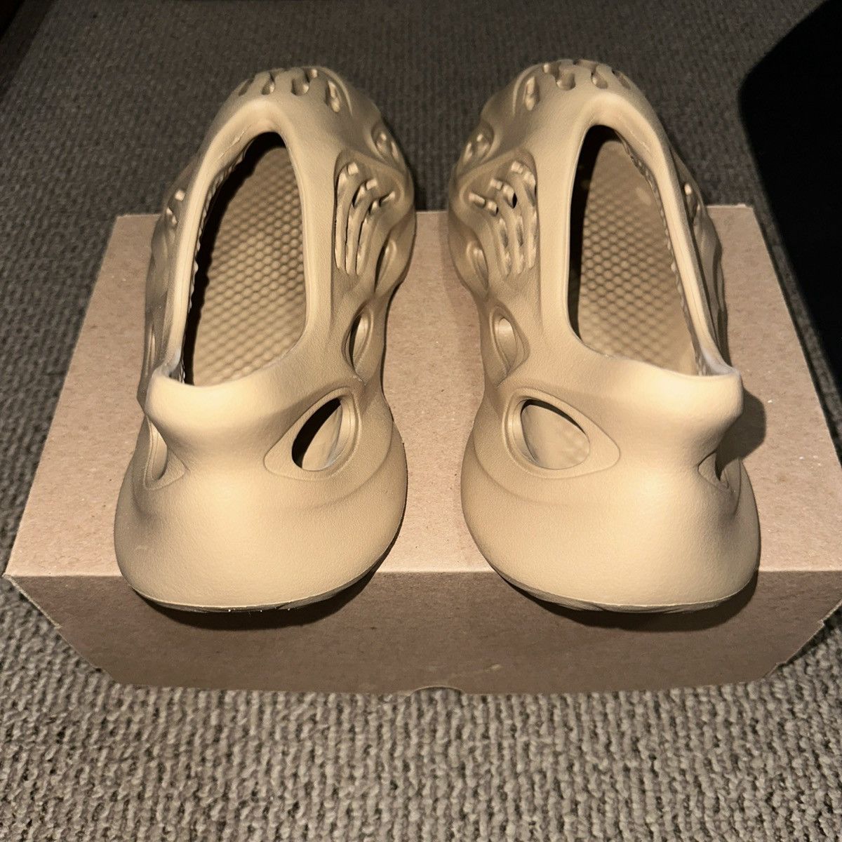 Adidas adidas Yeezy Foam Rnnr Ochre Size US 7 / EU 40 - 5 Thumbnail