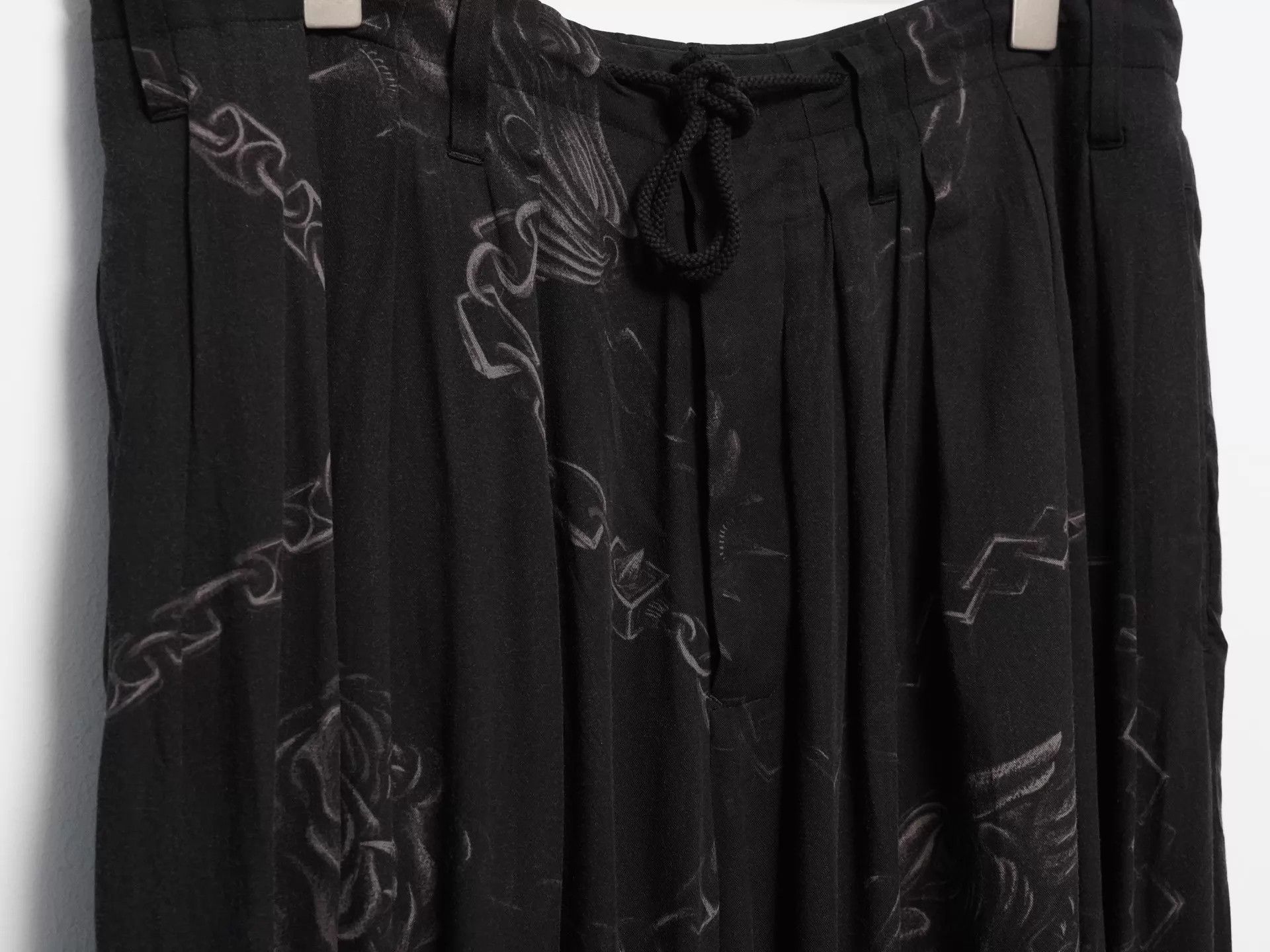 Yohji Yamamoto Yohji Yamamoto 19AW 24-Pleat Silk Drawstring Pants Size 2 Size US 32 / EU 48 - 3 Thumbnail
