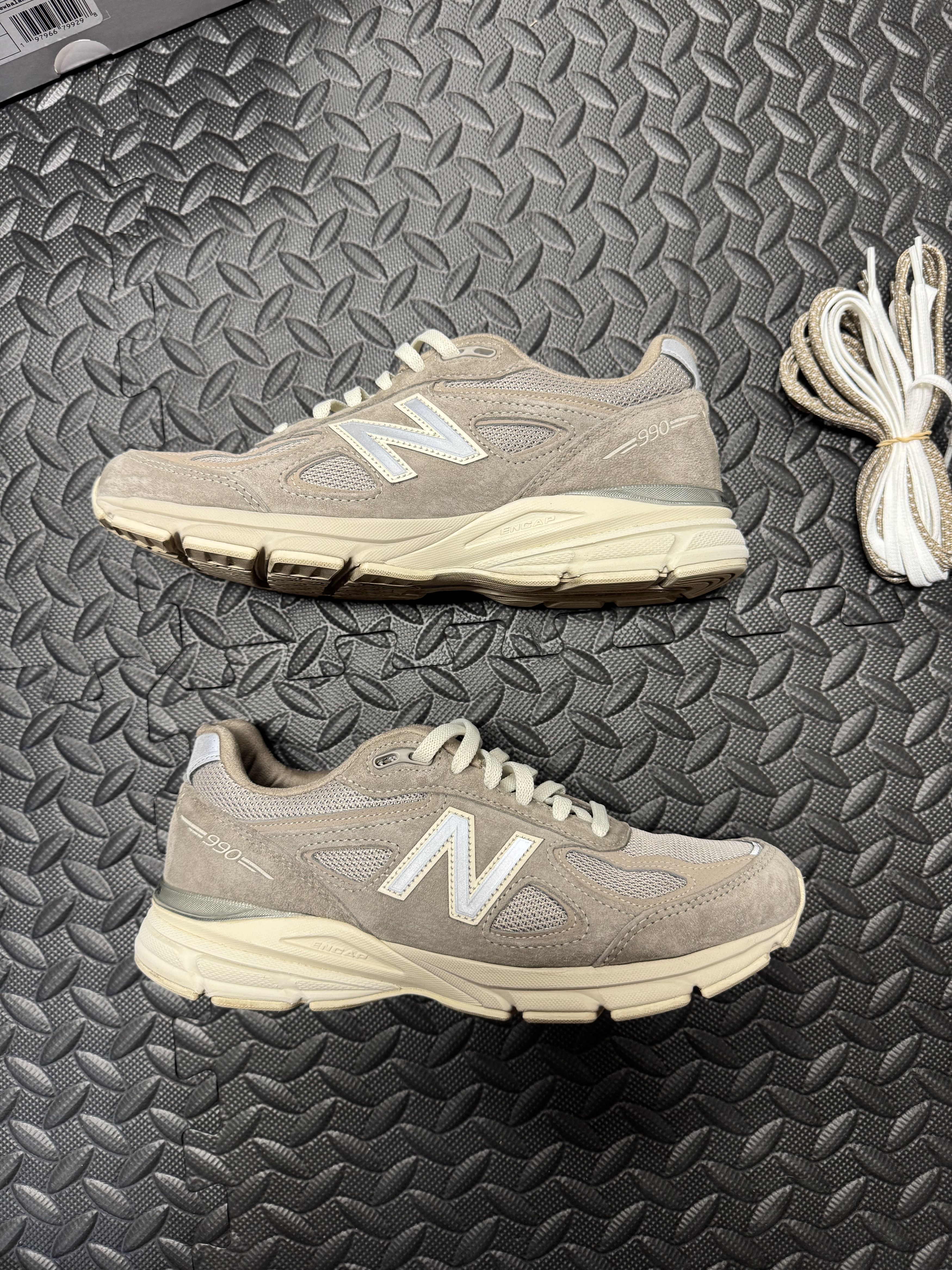 Kith x New balance 990v4 Moonrock